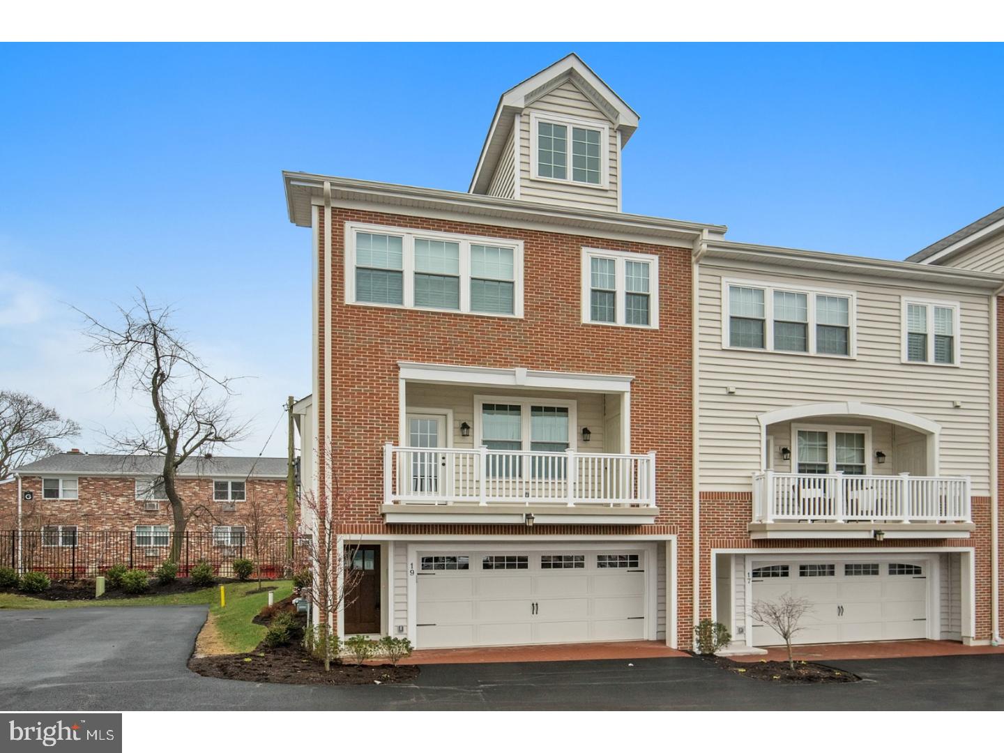 VILLAGE SQUARE - Residential