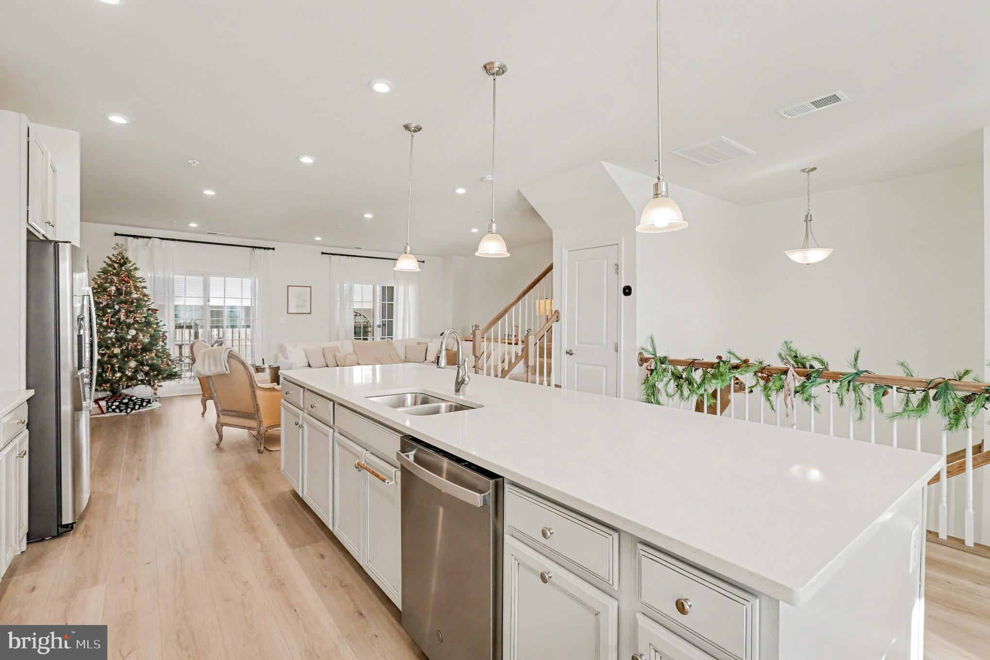 INDEPENDENCE SQUARE - Residential