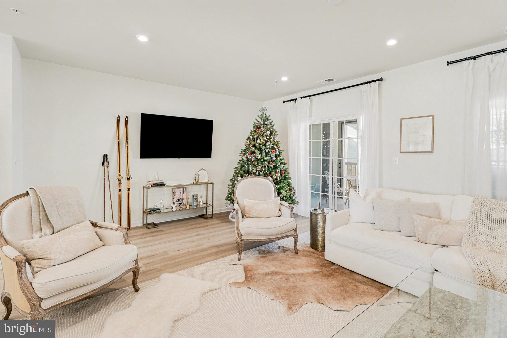 INDEPENDENCE SQUARE - Residential