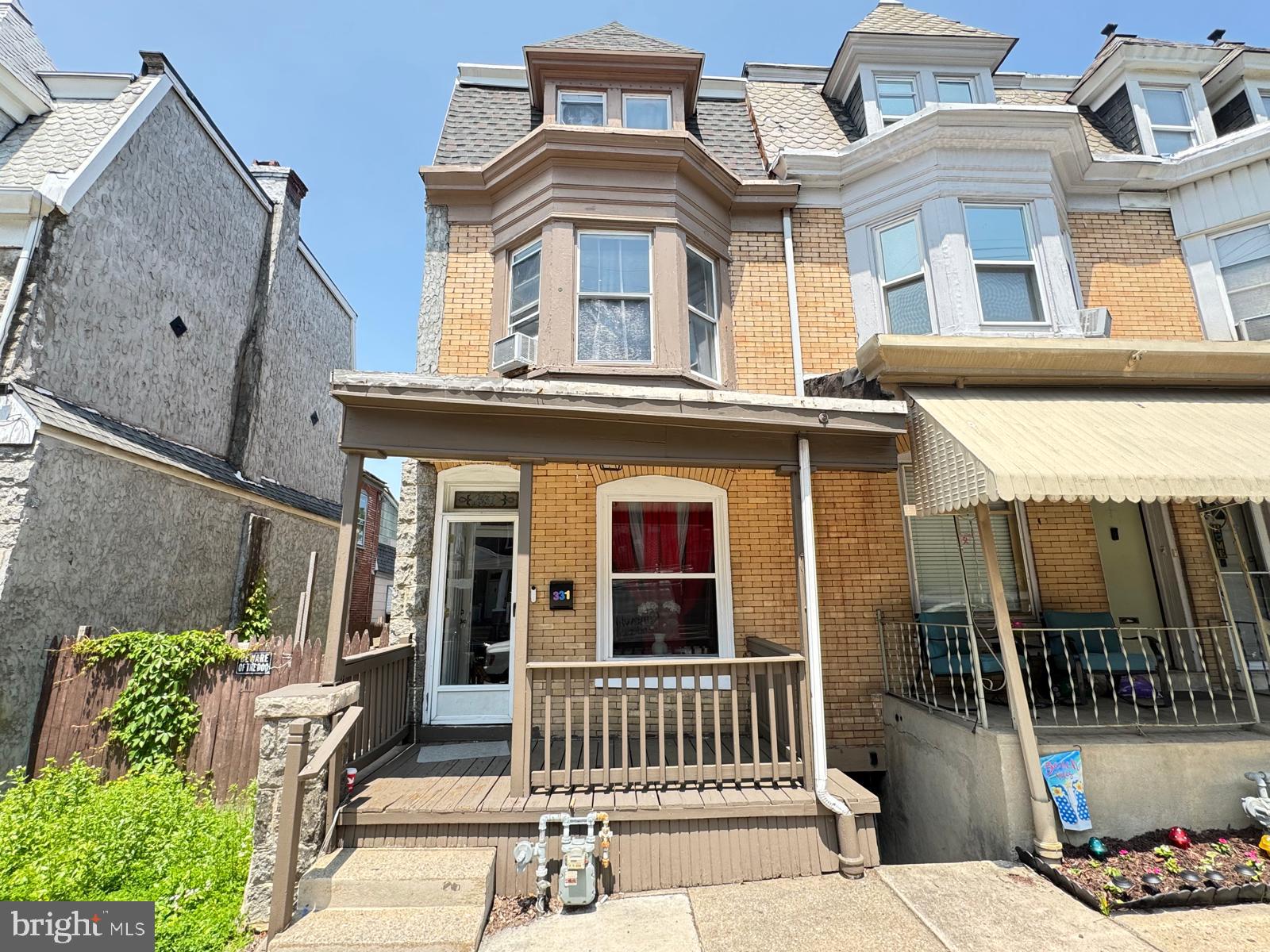 Huge 5 bed 1 bath house located on W Windsor St; Reading PA.
This property is ready for another big family to call it home!
Schedule you private tour today!!!