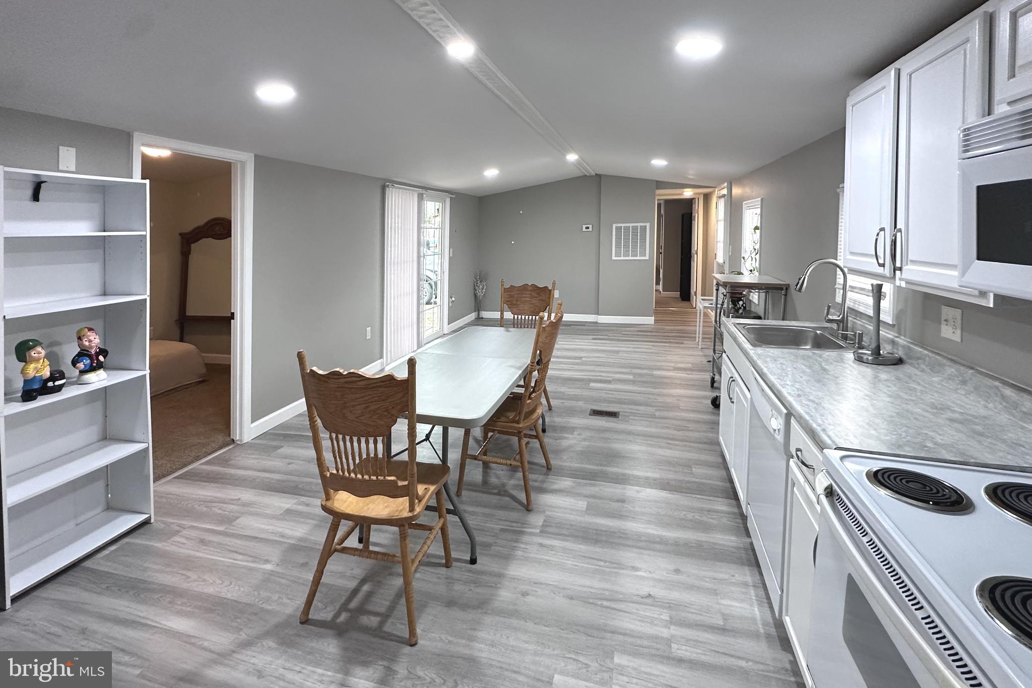 SUNSHINE MOBILE HOME PK - Residential