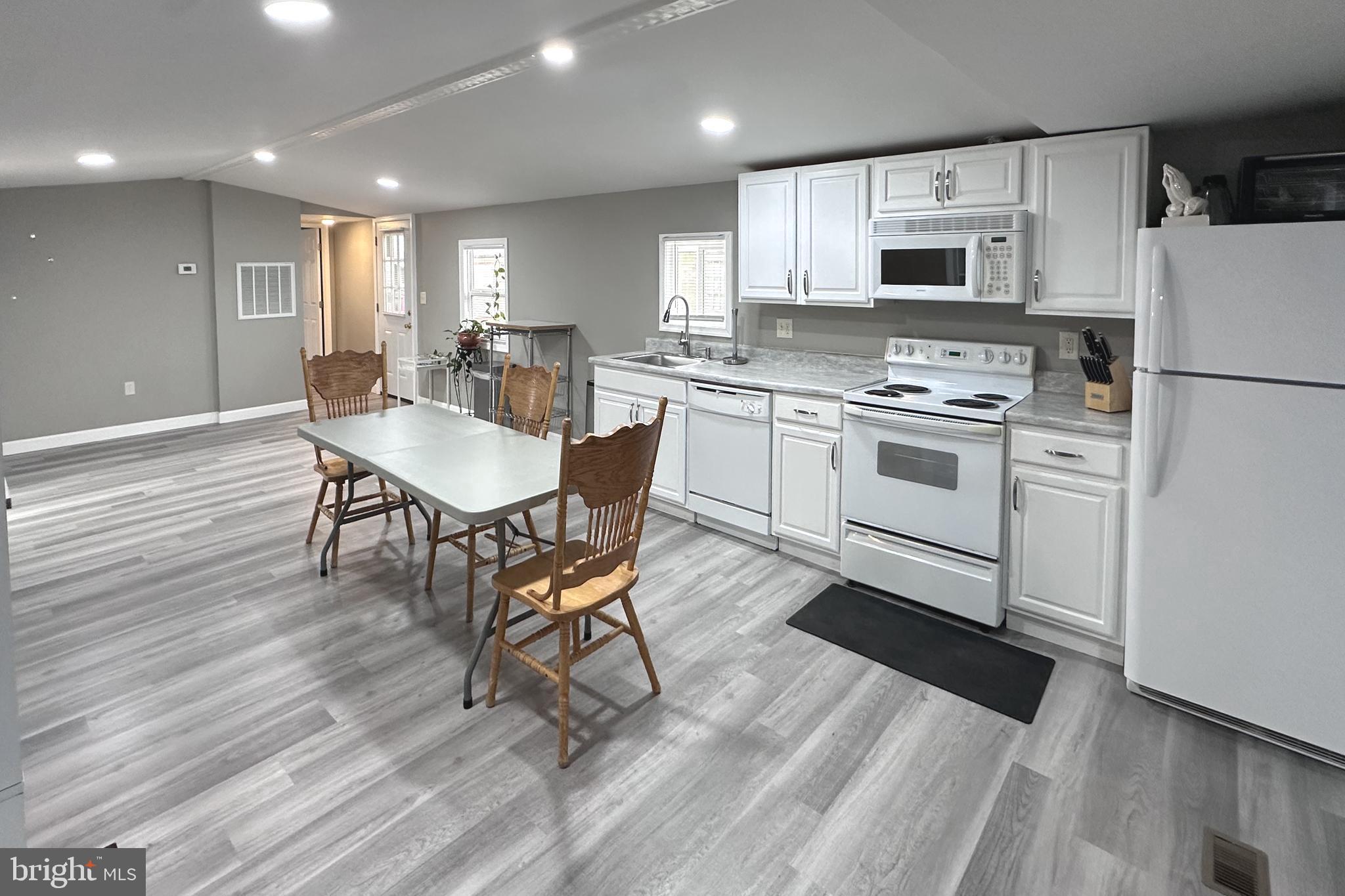 SUNSHINE MOBILE HOME PK - Residential