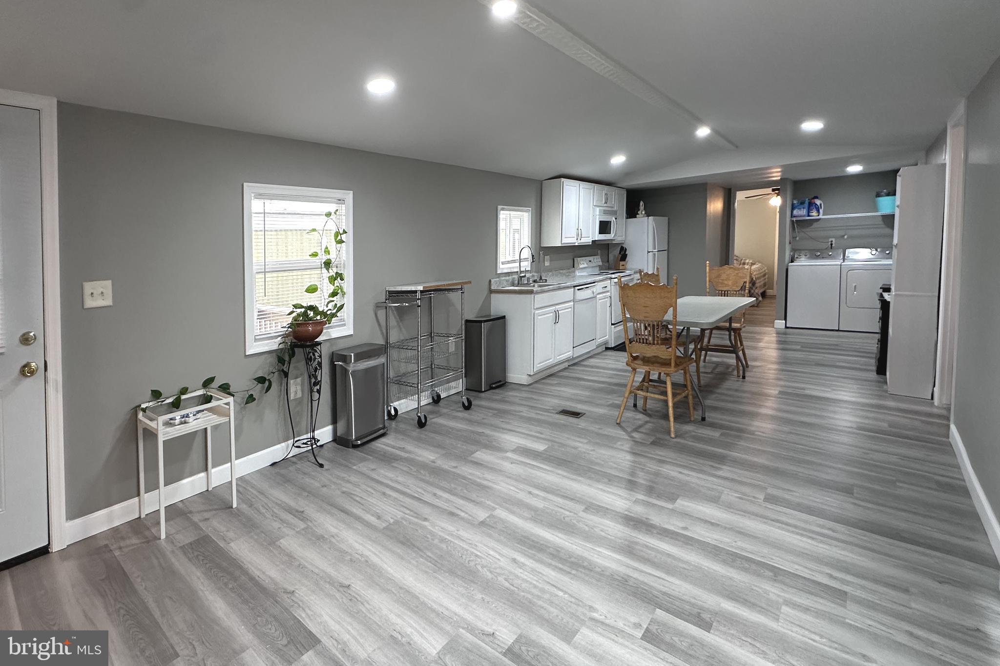 SUNSHINE MOBILE HOME PK - Residential