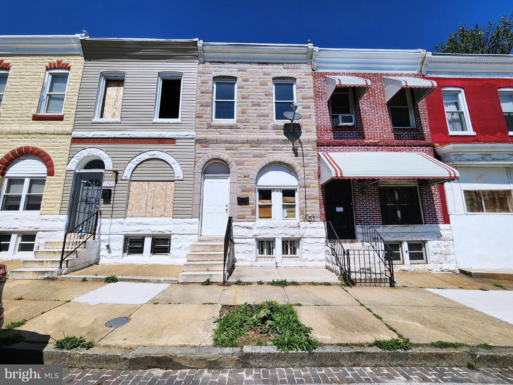 ONLINE AUCTION: Bidding begins 6/17/2025 @ 10:00 AM. Bidding ends 6/19/2025 @ 12:30 PM. List Price is Suggested Opening Bid. Deposit: $10,000
2 Story Townhouse located in the Broadway East area.
JUST MINUTES to Clifton Park & Johns Hopkins Hospital.
Easy access to major traffic artery E North Ave.
Property is vacant.