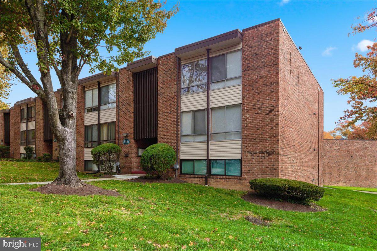 CHELSEA WOODS CONDO - Residential