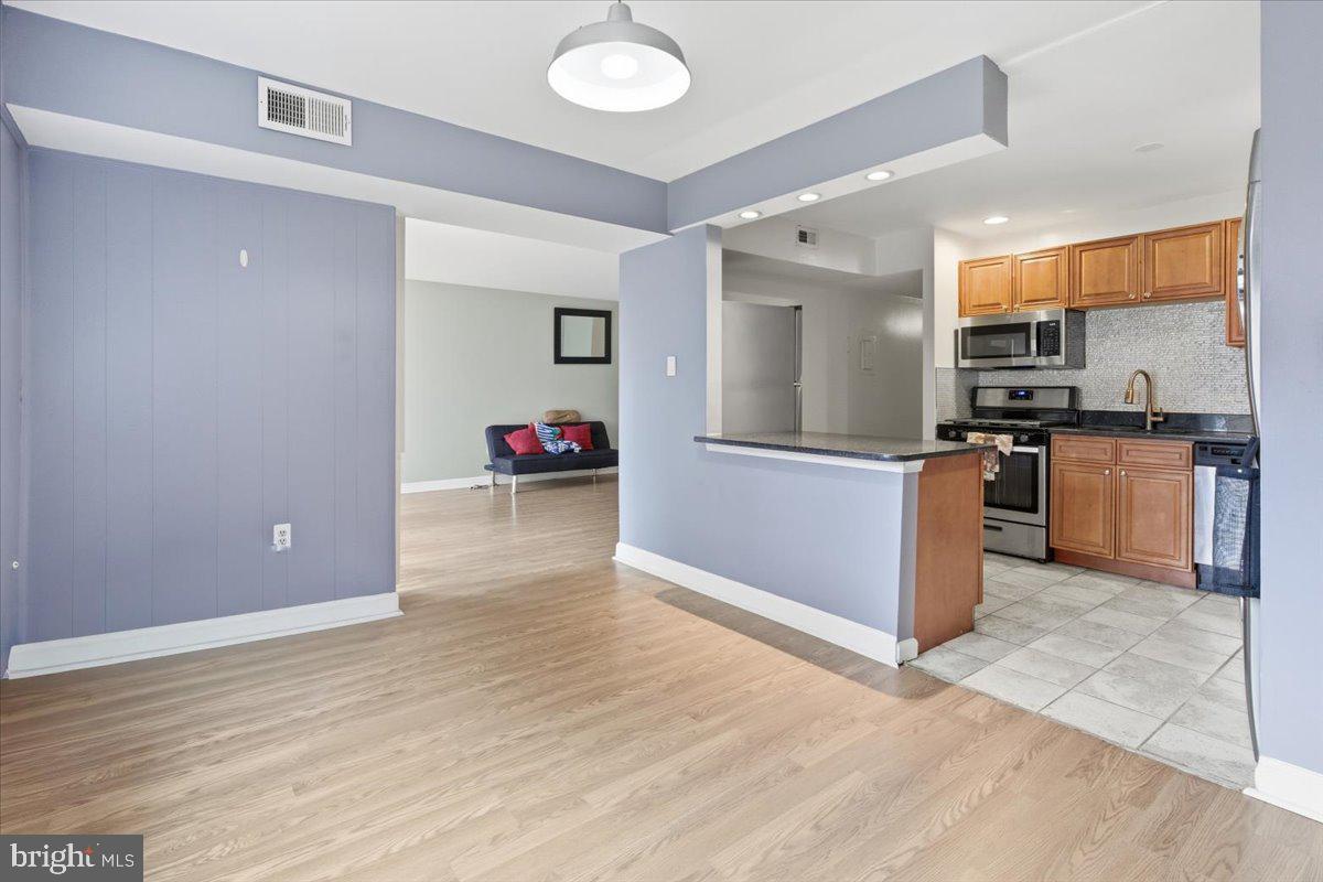 CHELSEA WOODS CONDO - Residential