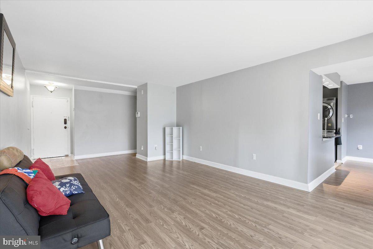 CHELSEA WOODS CONDO - Residential