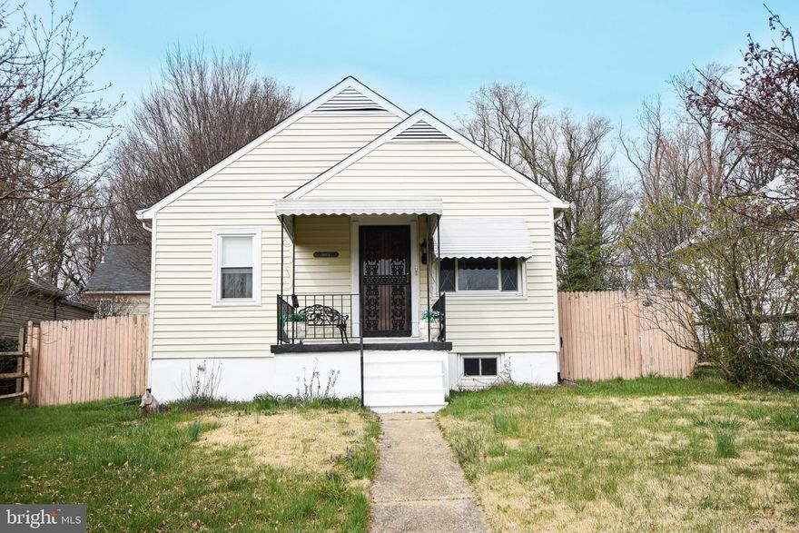 Welcome home! This beautiful move is ready home is nestled in the Hamilton area. Enjoy off street parking and the wonderful backyard that is great for all activities! Leave it as it is or add your own personal touches. The large back foyer is an excellent spot for crafts or lounge time. Do not miss your chance to own this gem! In ground pool, extended fenced in back yard, off street parking round out the amenities.  Make this one yours today!
Be sure to see VIRTUAL TOUR for a 3D Virtual tour of the home!