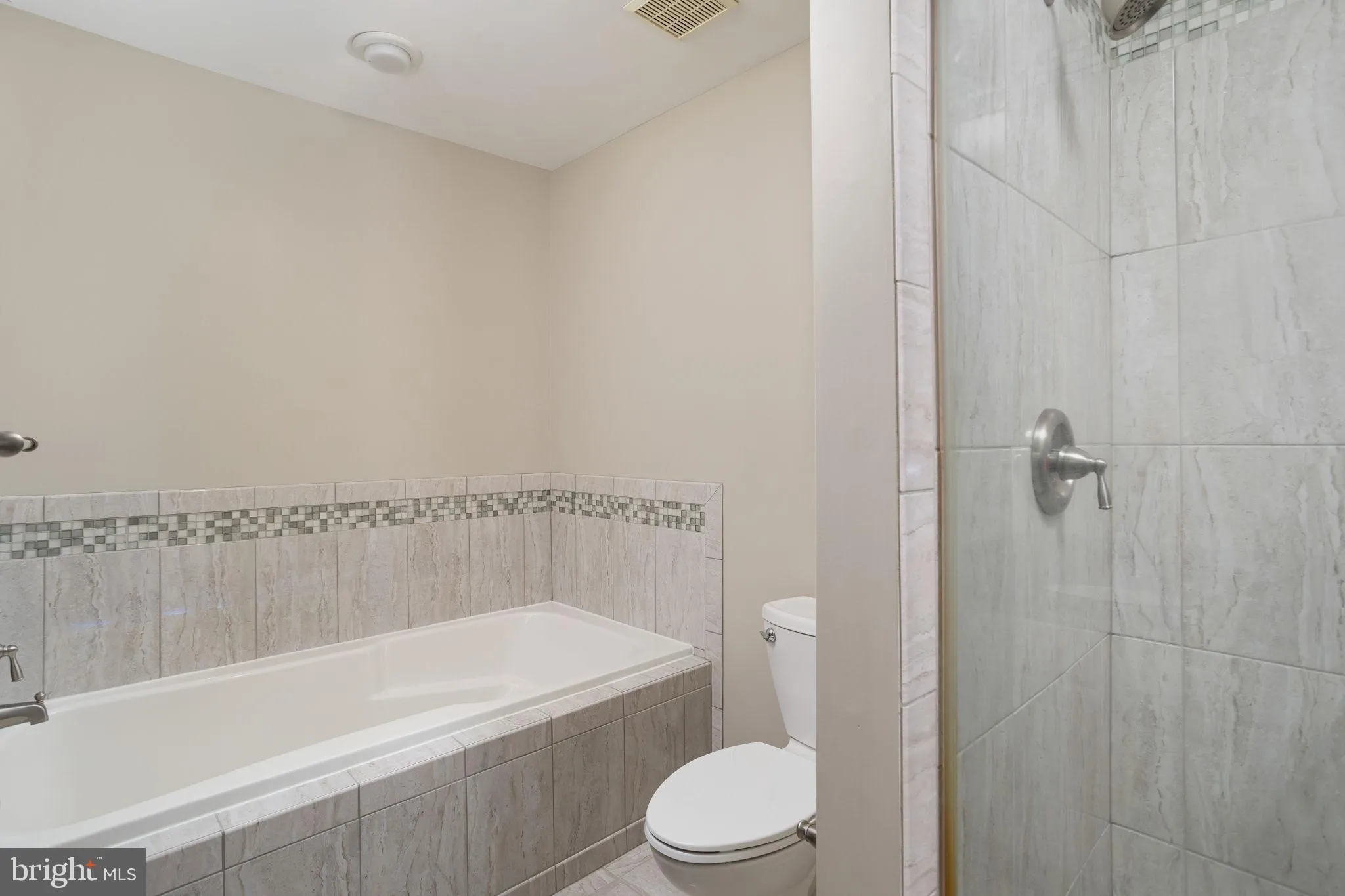 Hainesport, New Jersey 08036, United States, 3 Bedrooms Bedrooms, ,4 BathroomsBathrooms,Residential,Pending,11492