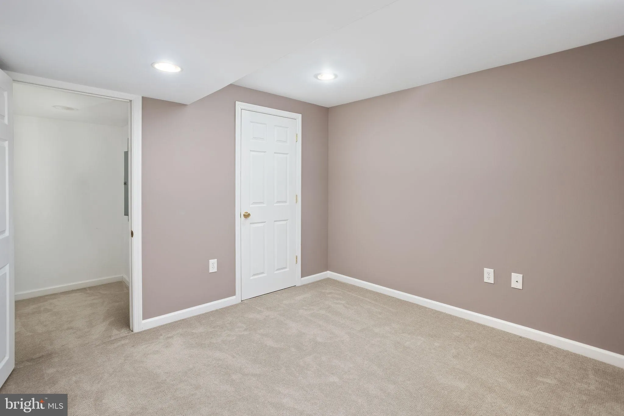 Hainesport, New Jersey 08036, United States, 3 Bedrooms Bedrooms, ,4 BathroomsBathrooms,Residential,Pending,11492