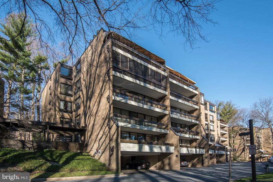 New Price! Spacious, open & bright corner unit w/ 2,000+ sq ft on 1 level.Entry w/ coat closet & powder room. Large LR w/ fireplace opens to DR - both w/ sliding glass doors to large balcony. Eat-in kitchen w/ new appliances & granite counters. En-Suite Master w/ walk-in closet. Recessed lights, built-ins, new paint & carpet. Community amenities, Crescent Trail, shops. 2-car parking, ext storage.