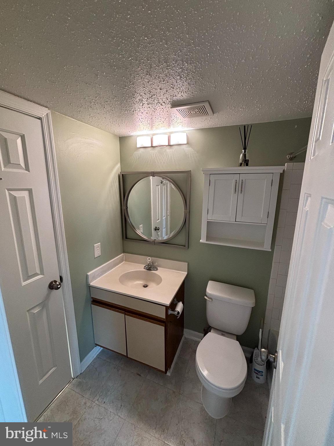 FOX CHAPEL AT TUDOR KNOLLS - Residential Lease