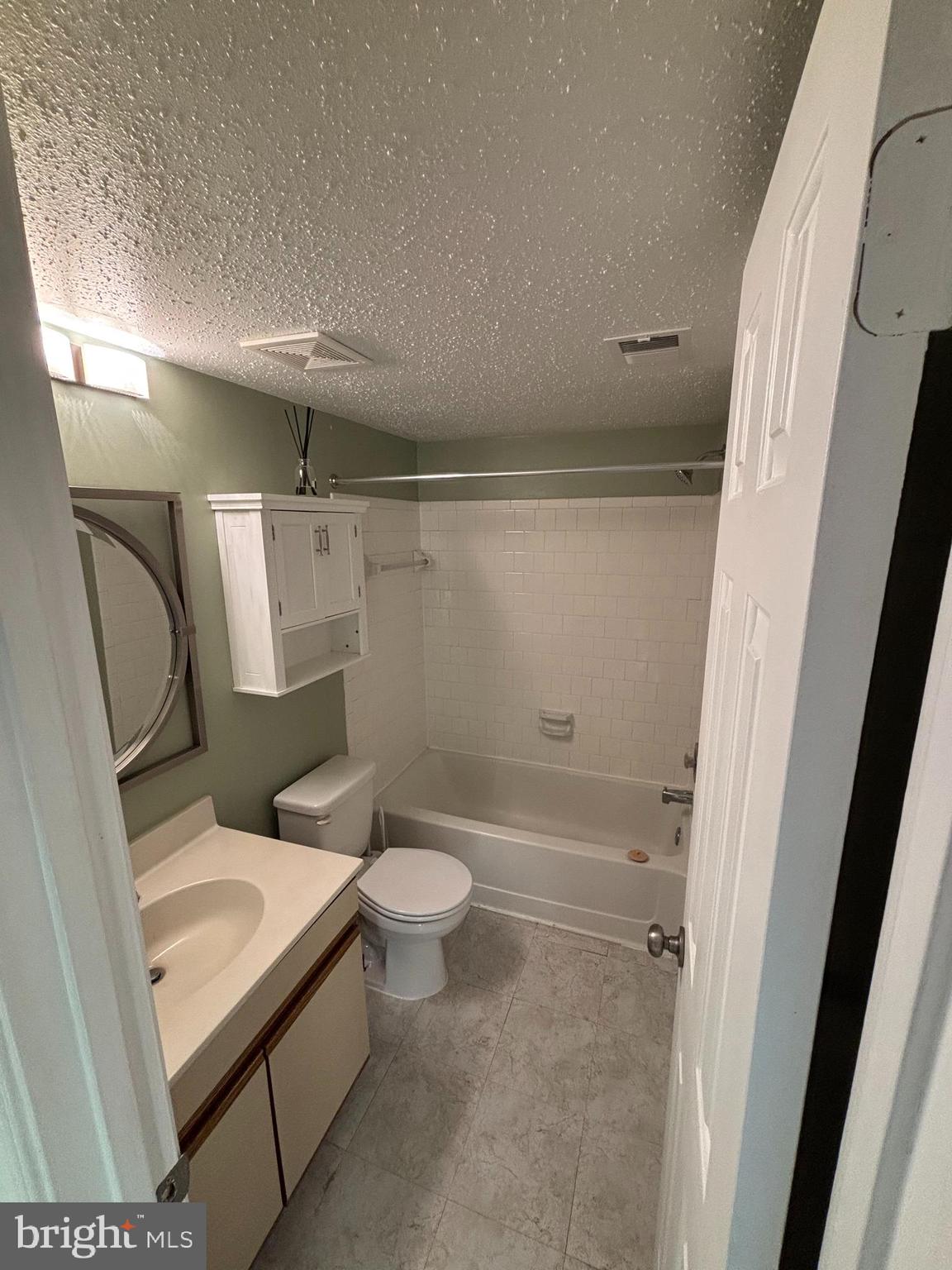 FOX CHAPEL AT TUDOR KNOLLS - Residential Lease