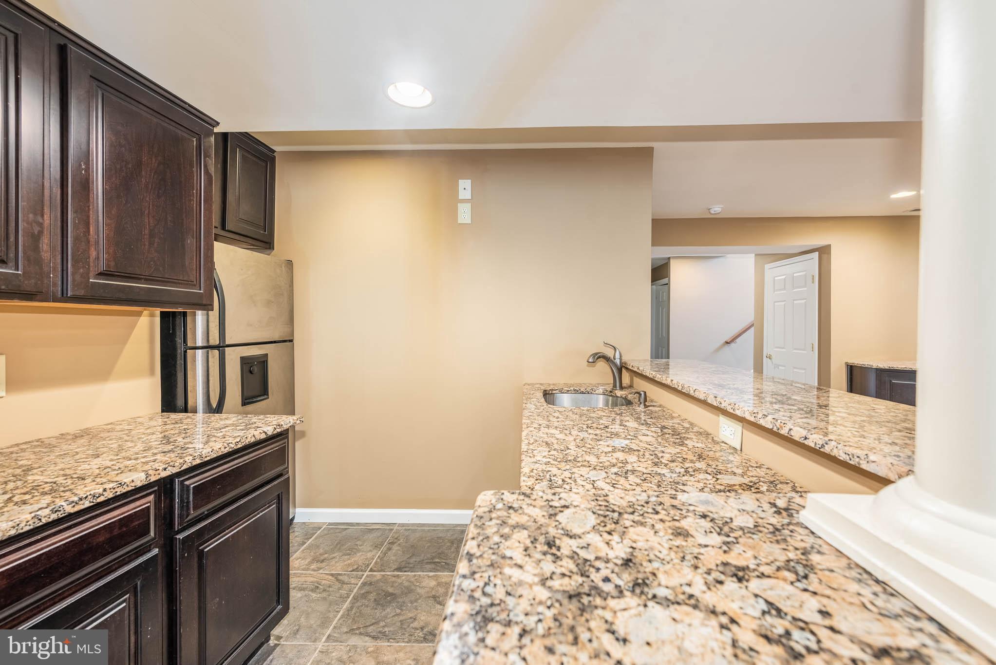 SUNNI SHADE - Residential Lease