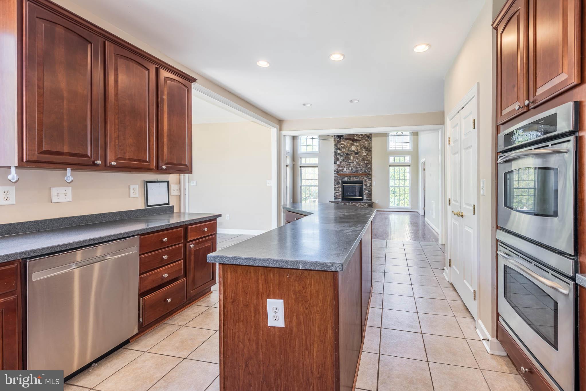 SUNNI SHADE - Residential Lease