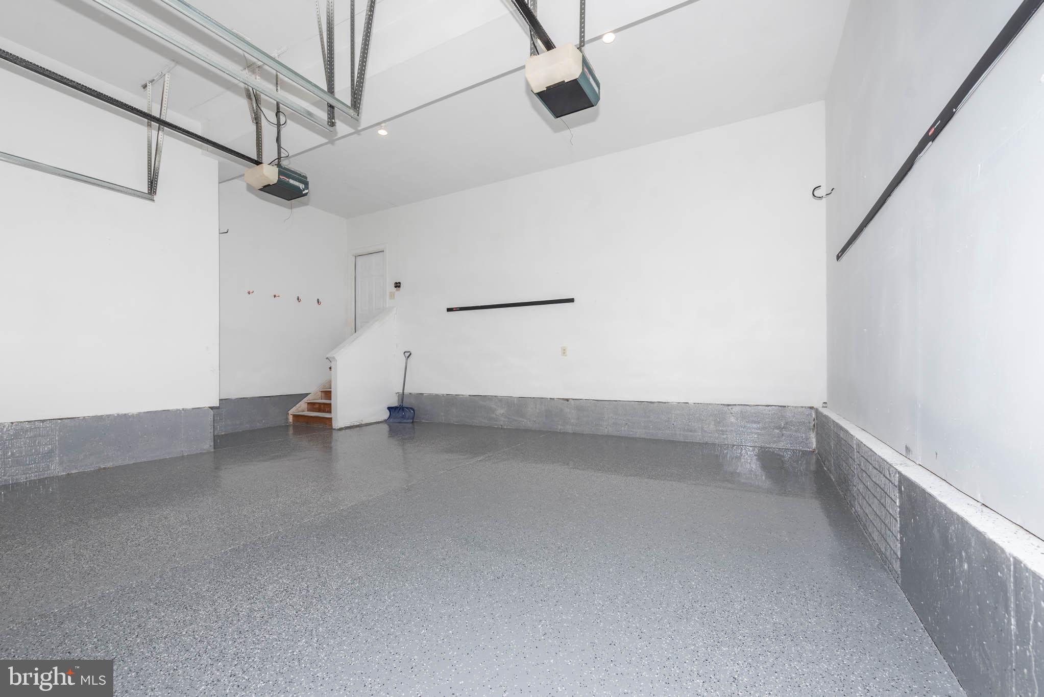 SUNNI SHADE - Residential Lease