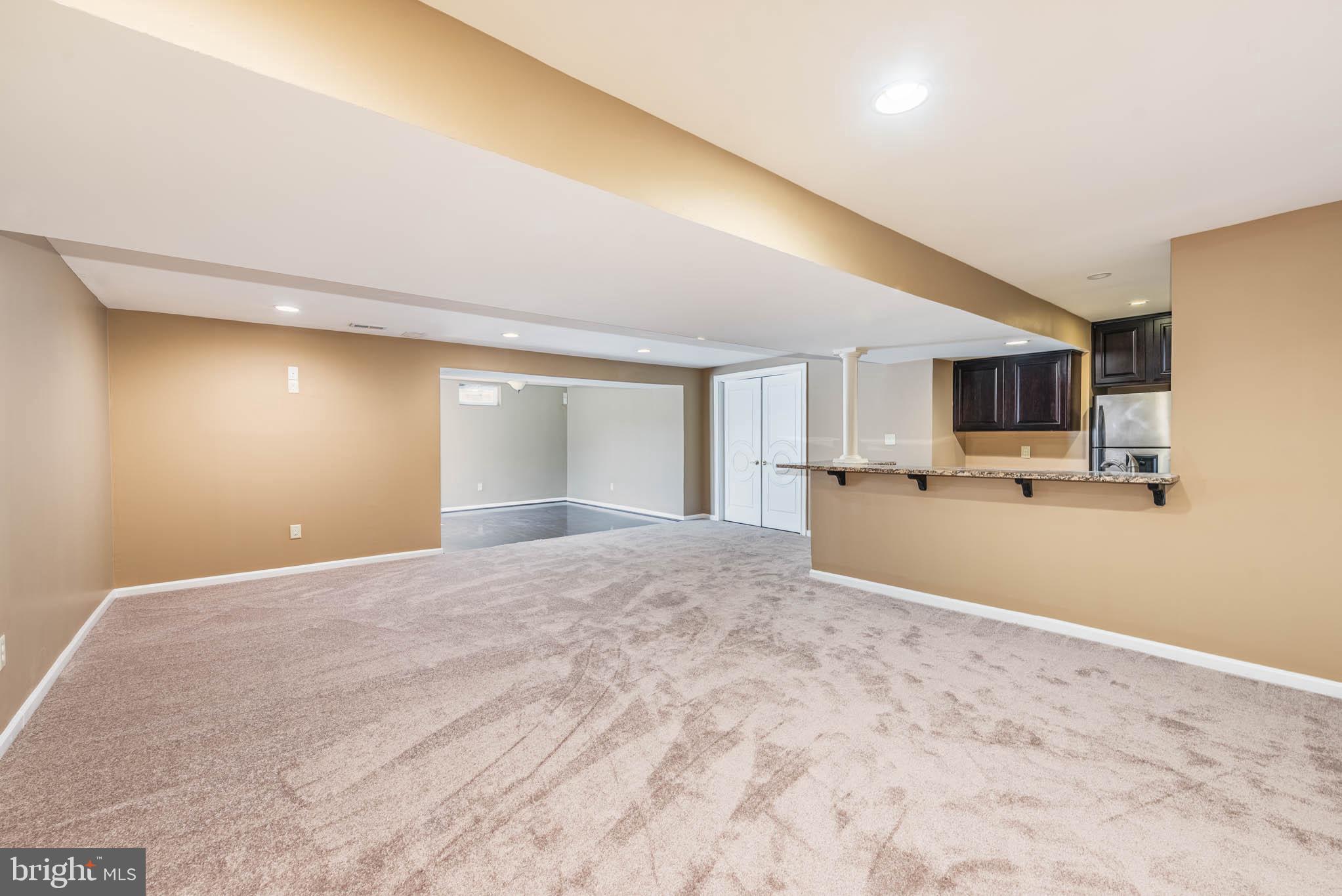 SUNNI SHADE - Residential Lease