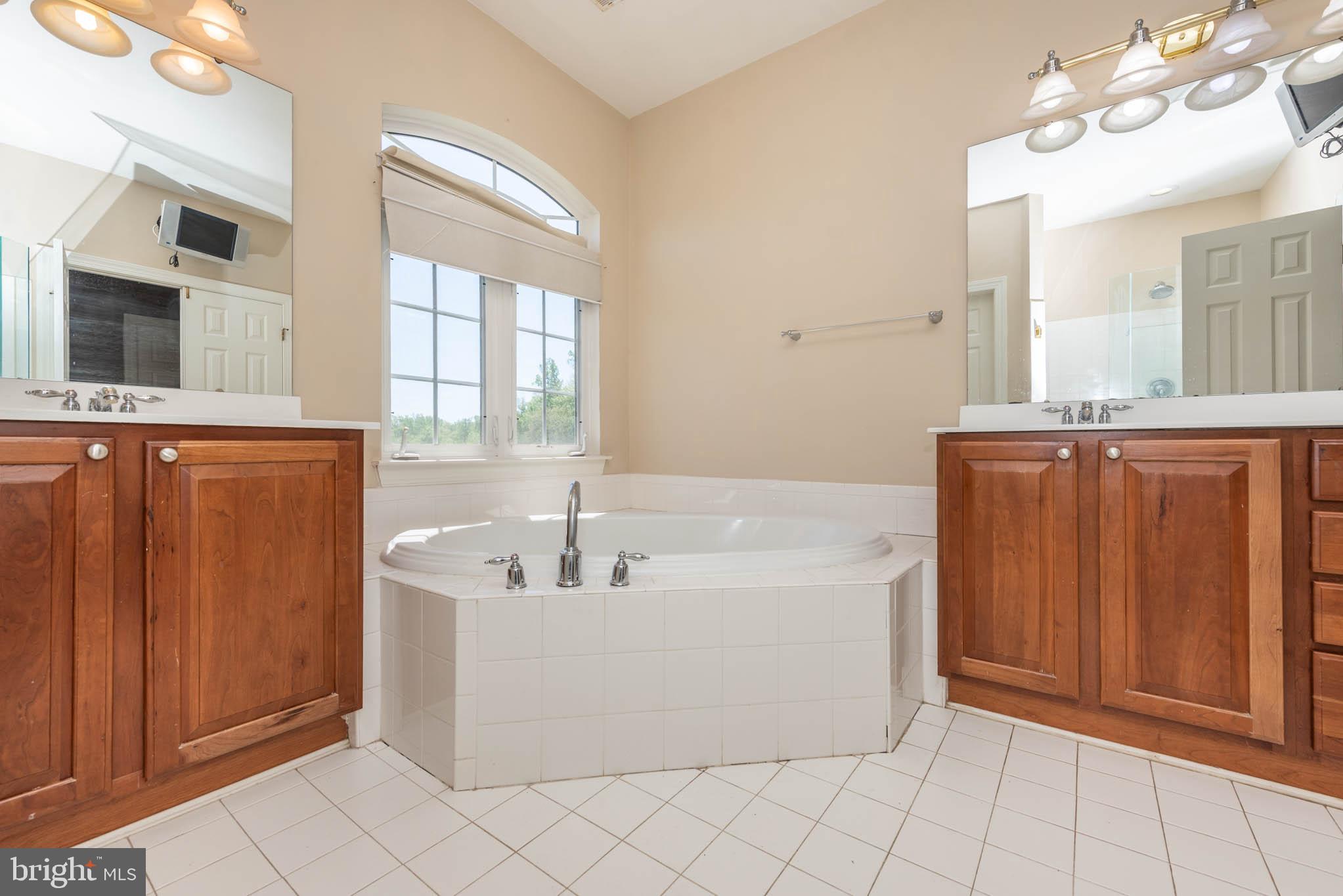 SUNNI SHADE - Residential Lease