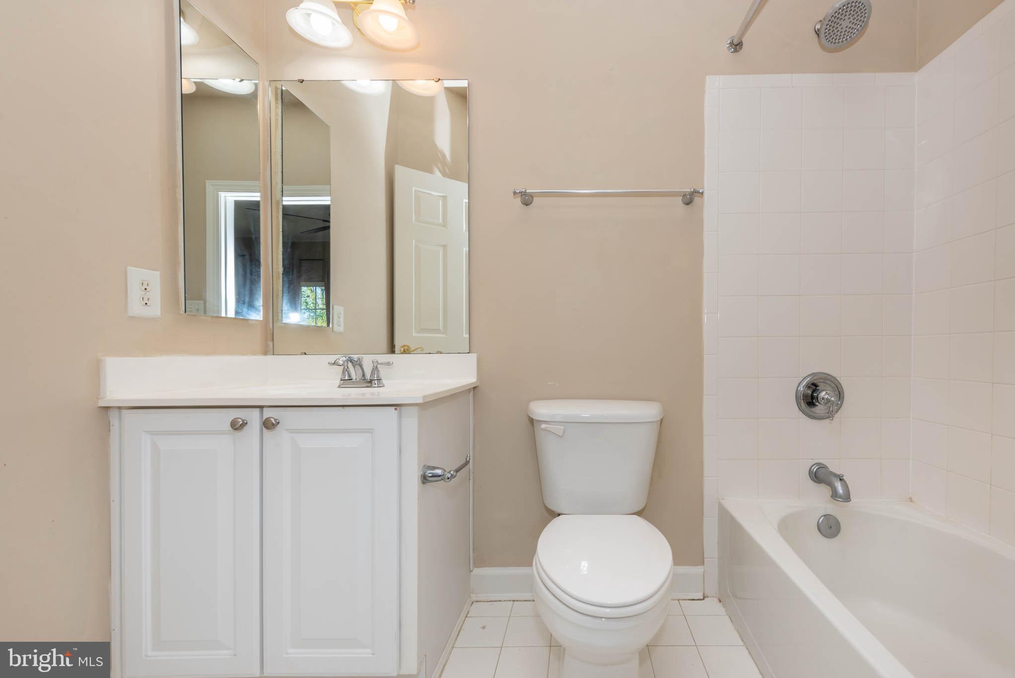 SUNNI SHADE - Residential Lease