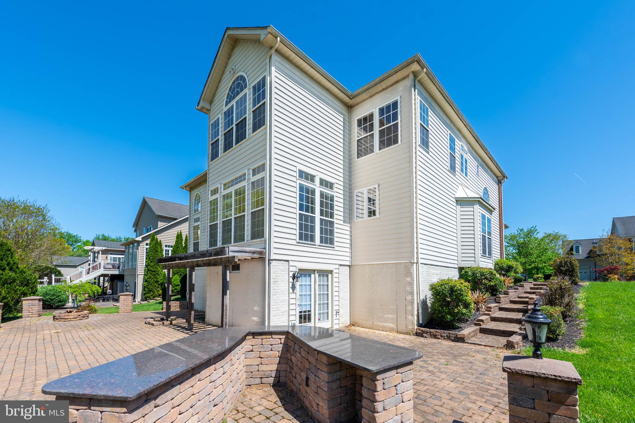 SUNNI SHADE - Residential Lease