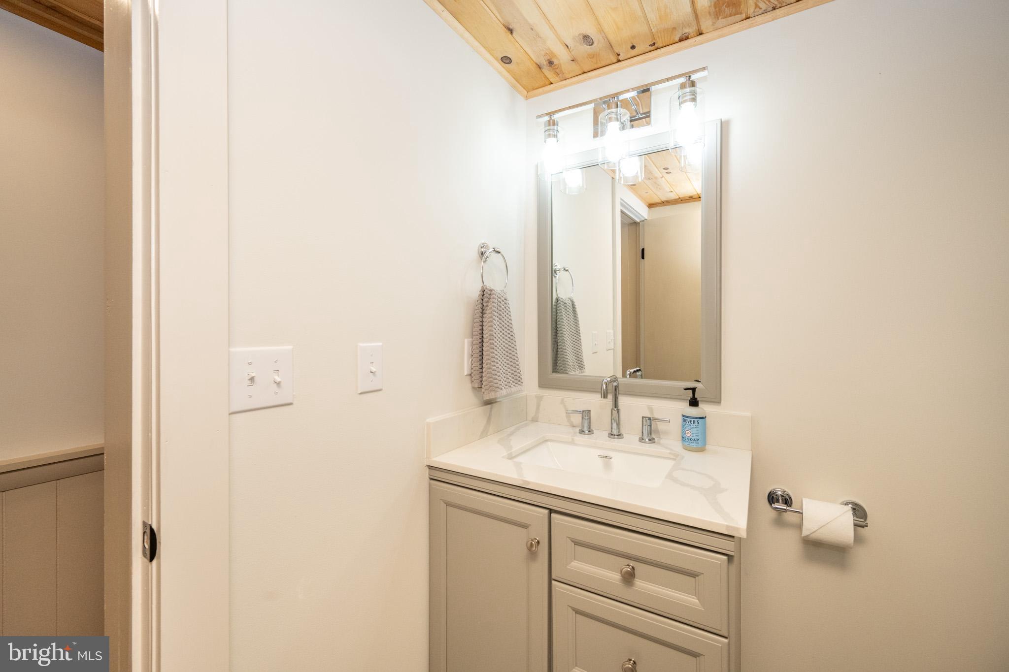 LAKE SHORE DRIVE - Residential