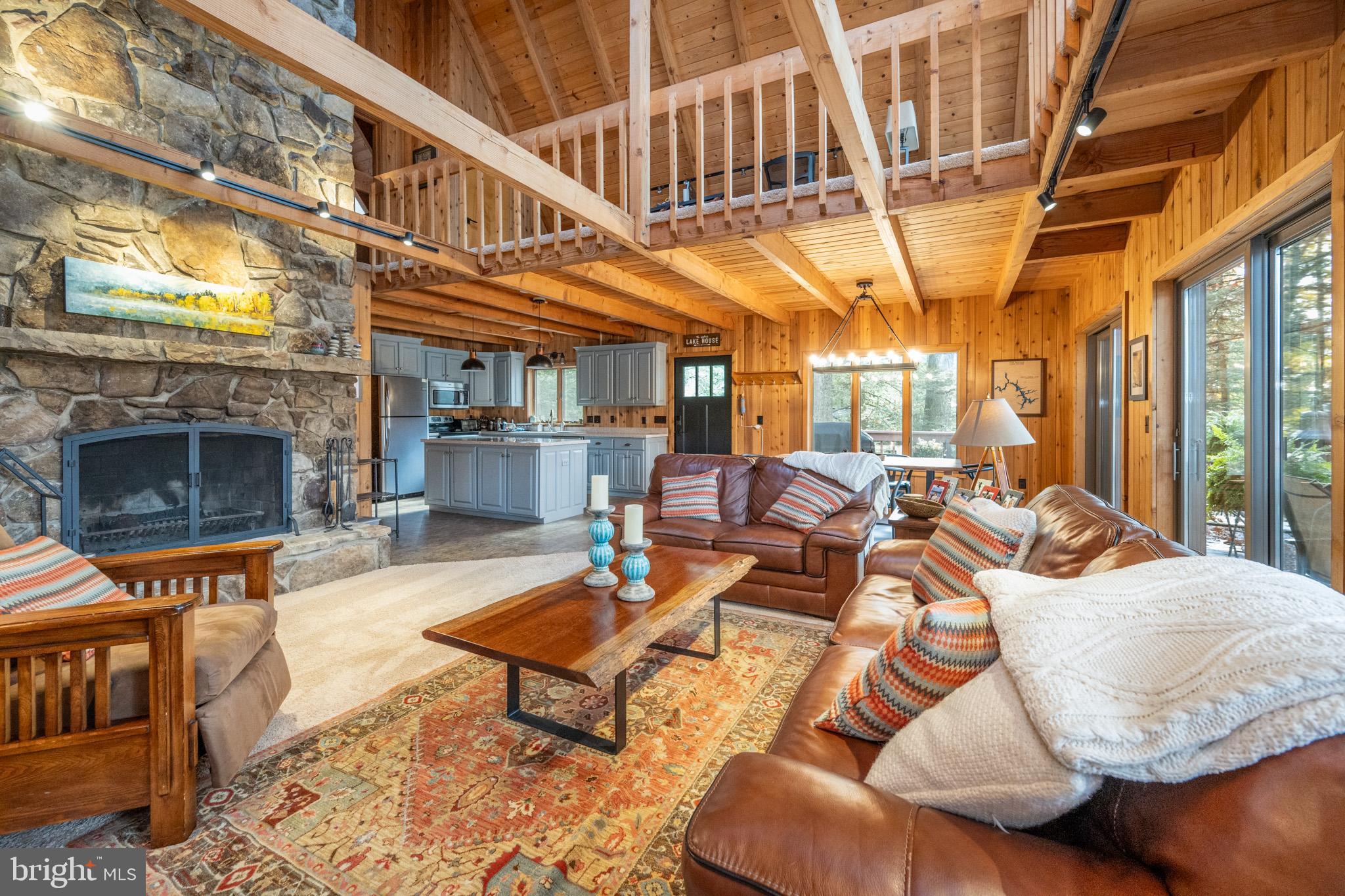 LAKE SHORE DRIVE - Residential