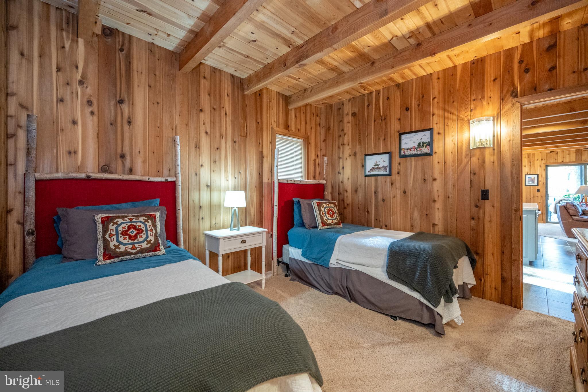 LAKE SHORE DRIVE - Residential