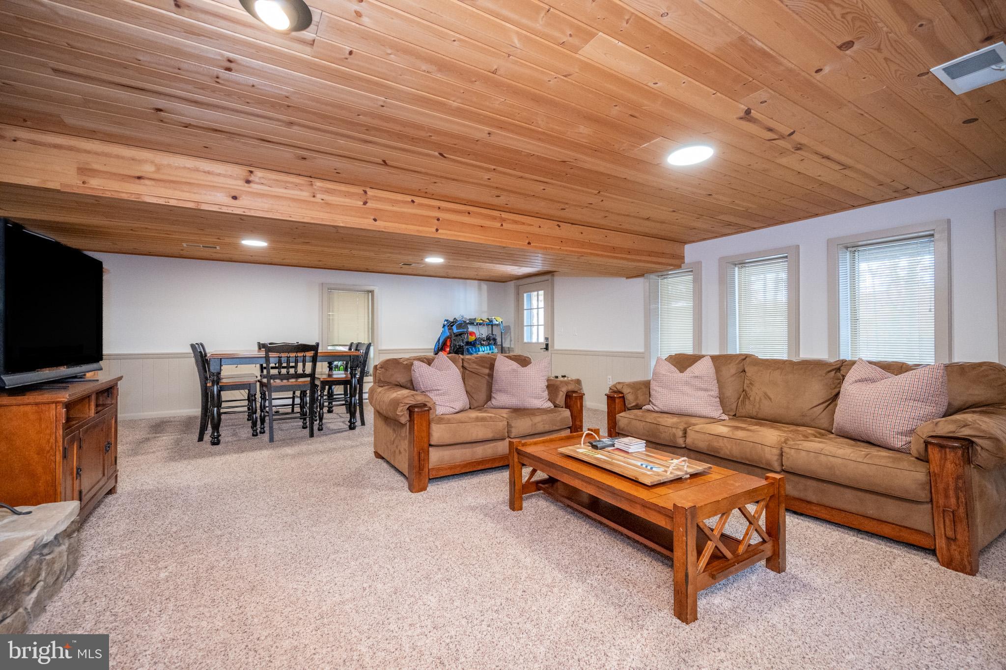 LAKE SHORE DRIVE - Residential