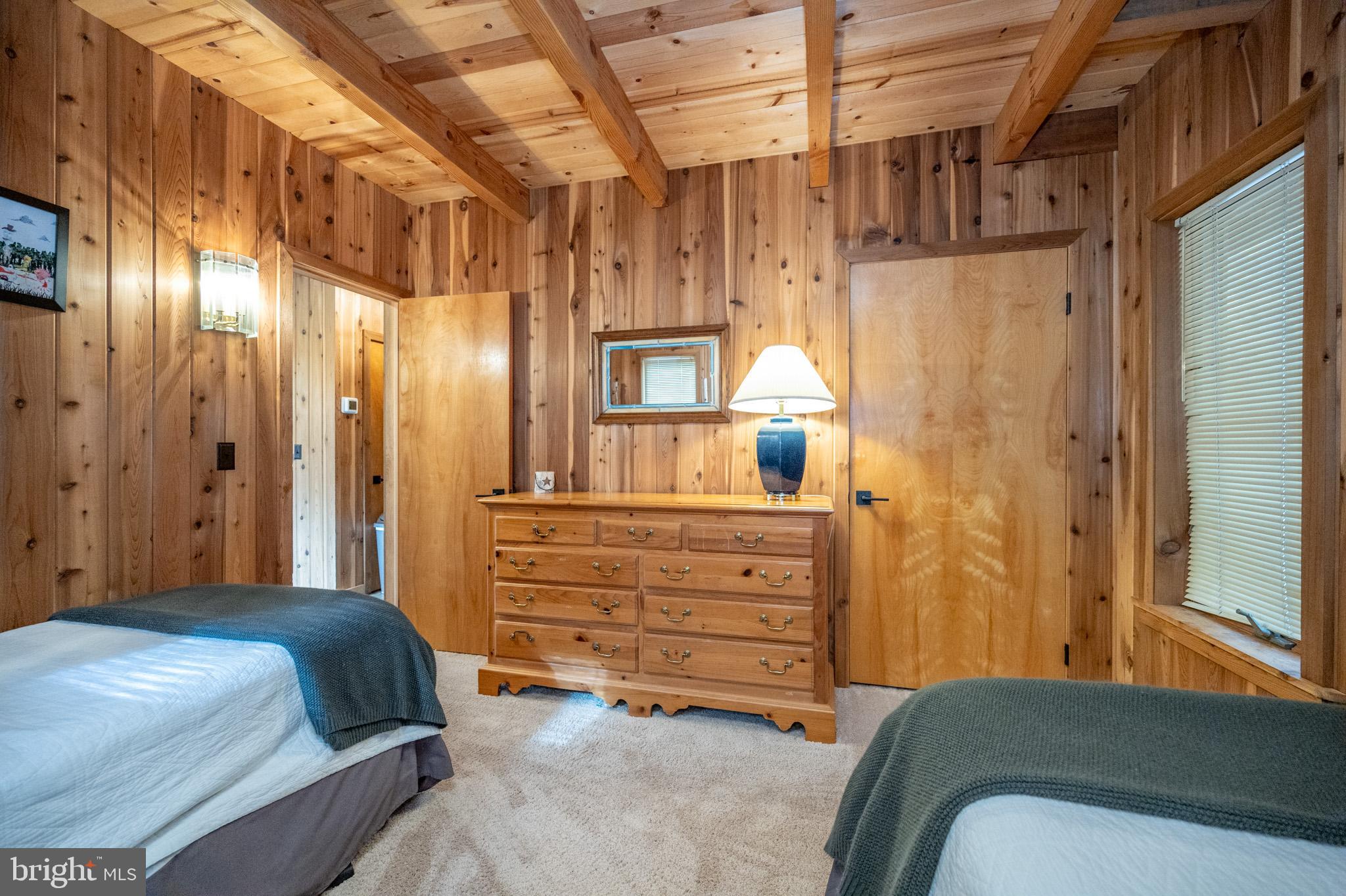 LAKE SHORE DRIVE - Residential