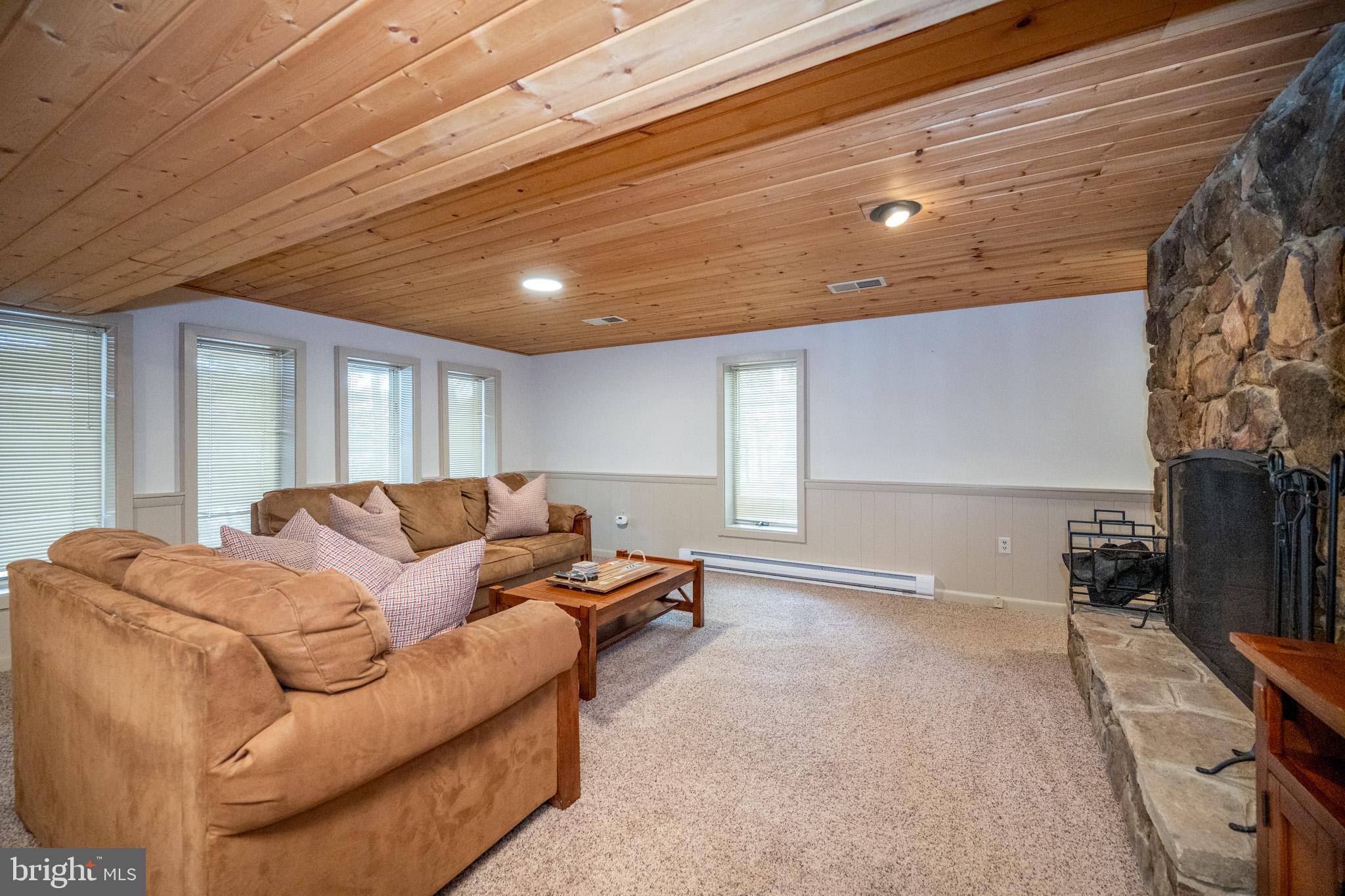 LAKE SHORE DRIVE - Residential