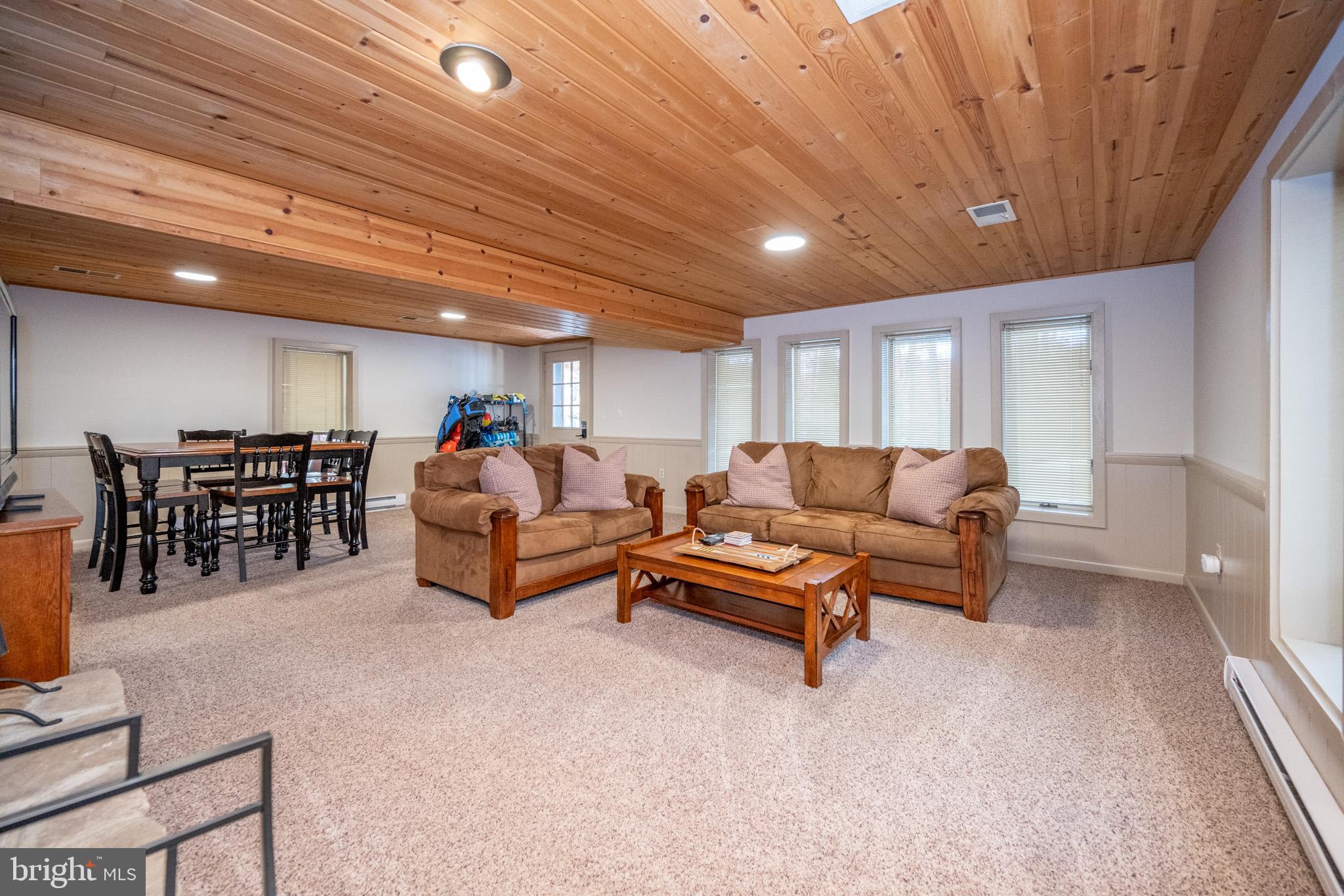 LAKE SHORE DRIVE - Residential