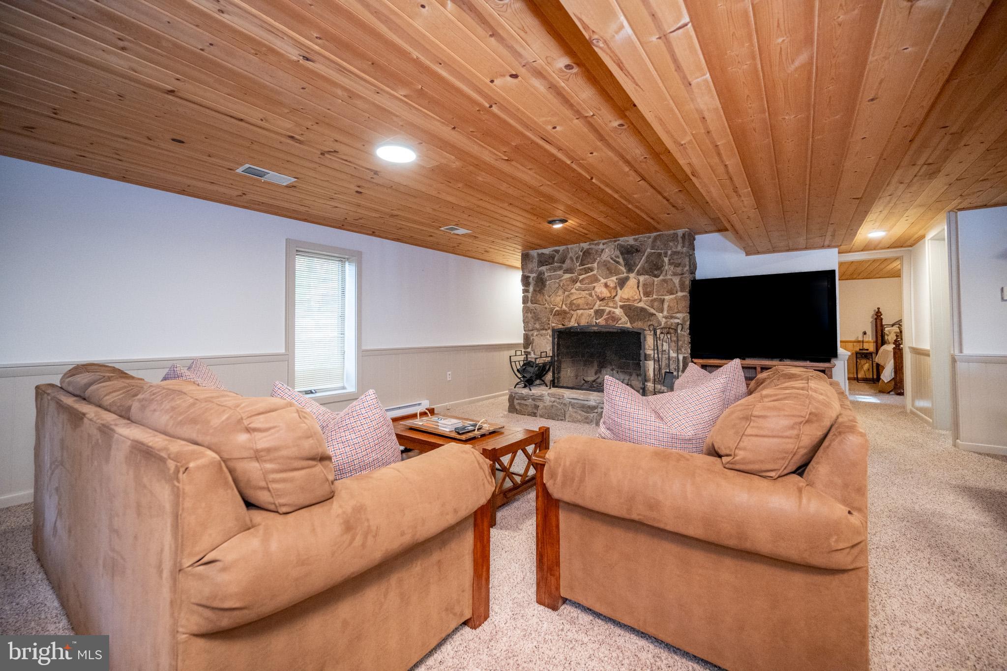 LAKE SHORE DRIVE - Residential