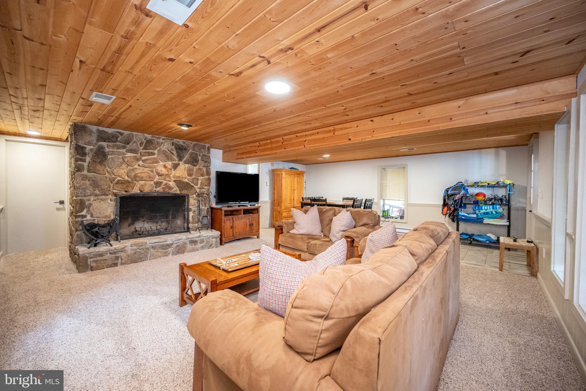 LAKE SHORE DRIVE - Residential