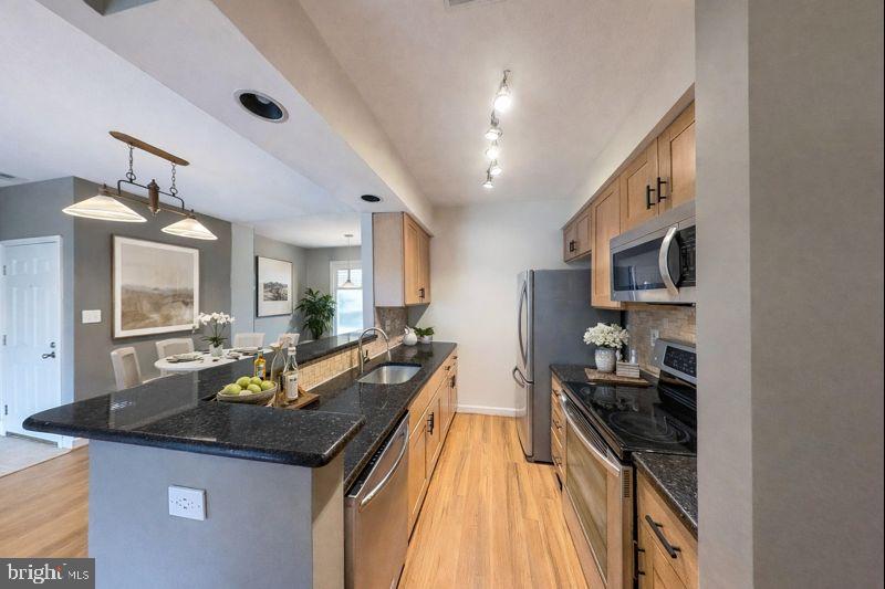 BENTLEY PARK - Residential Lease