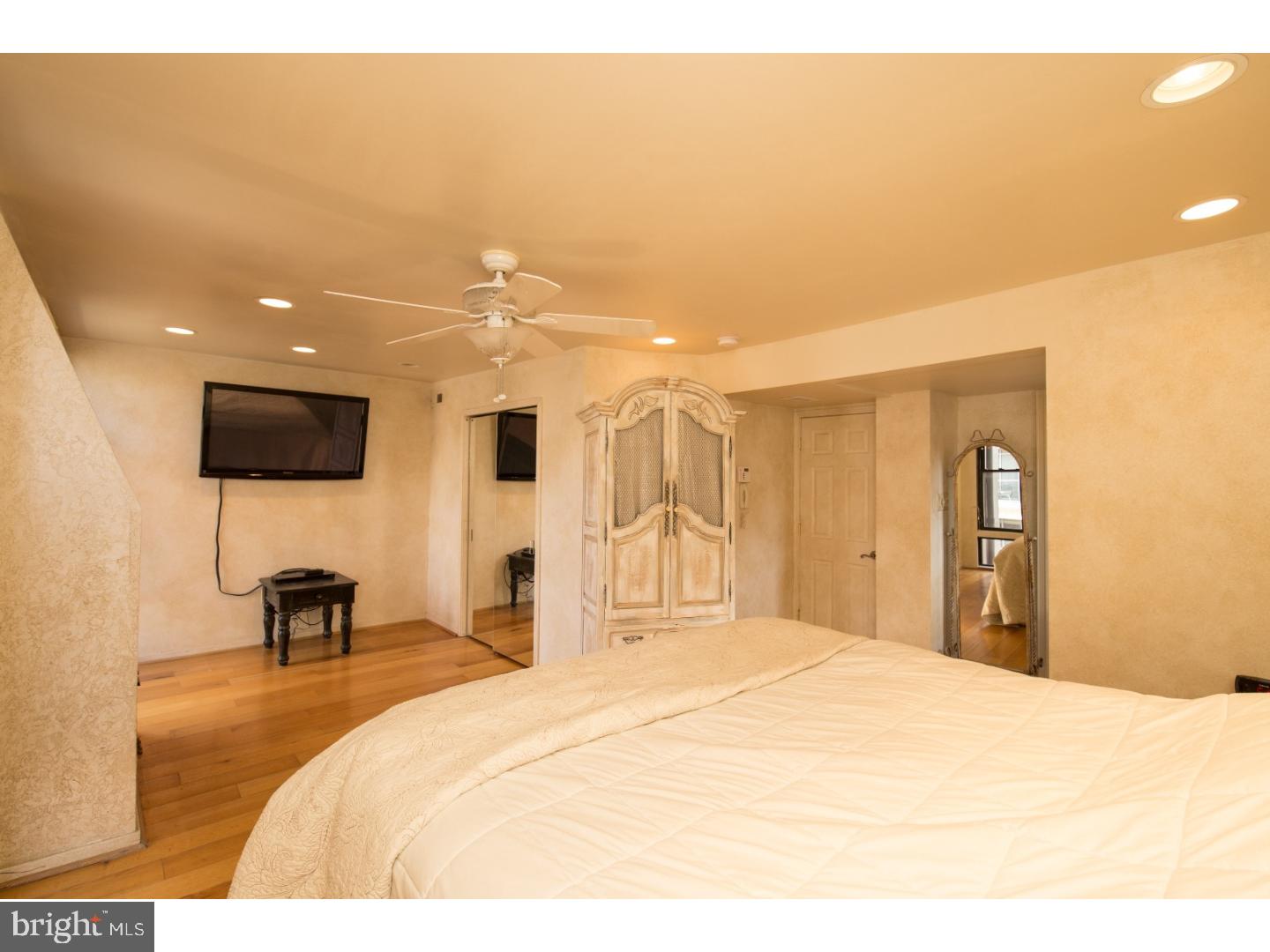 SOCIETY HILL - Residential