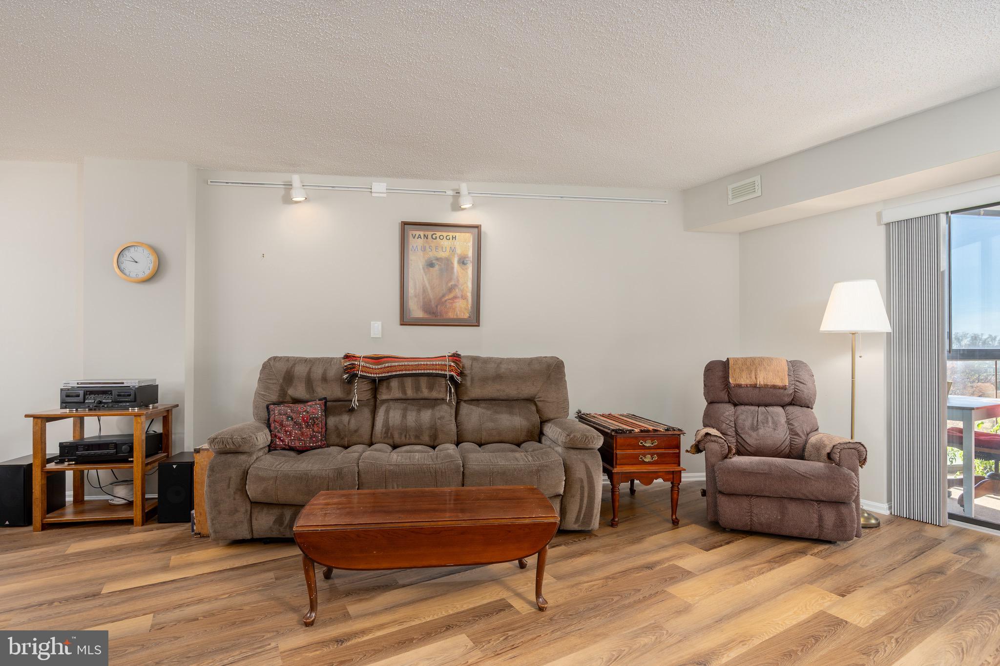 LEISURE WORLD - Residential