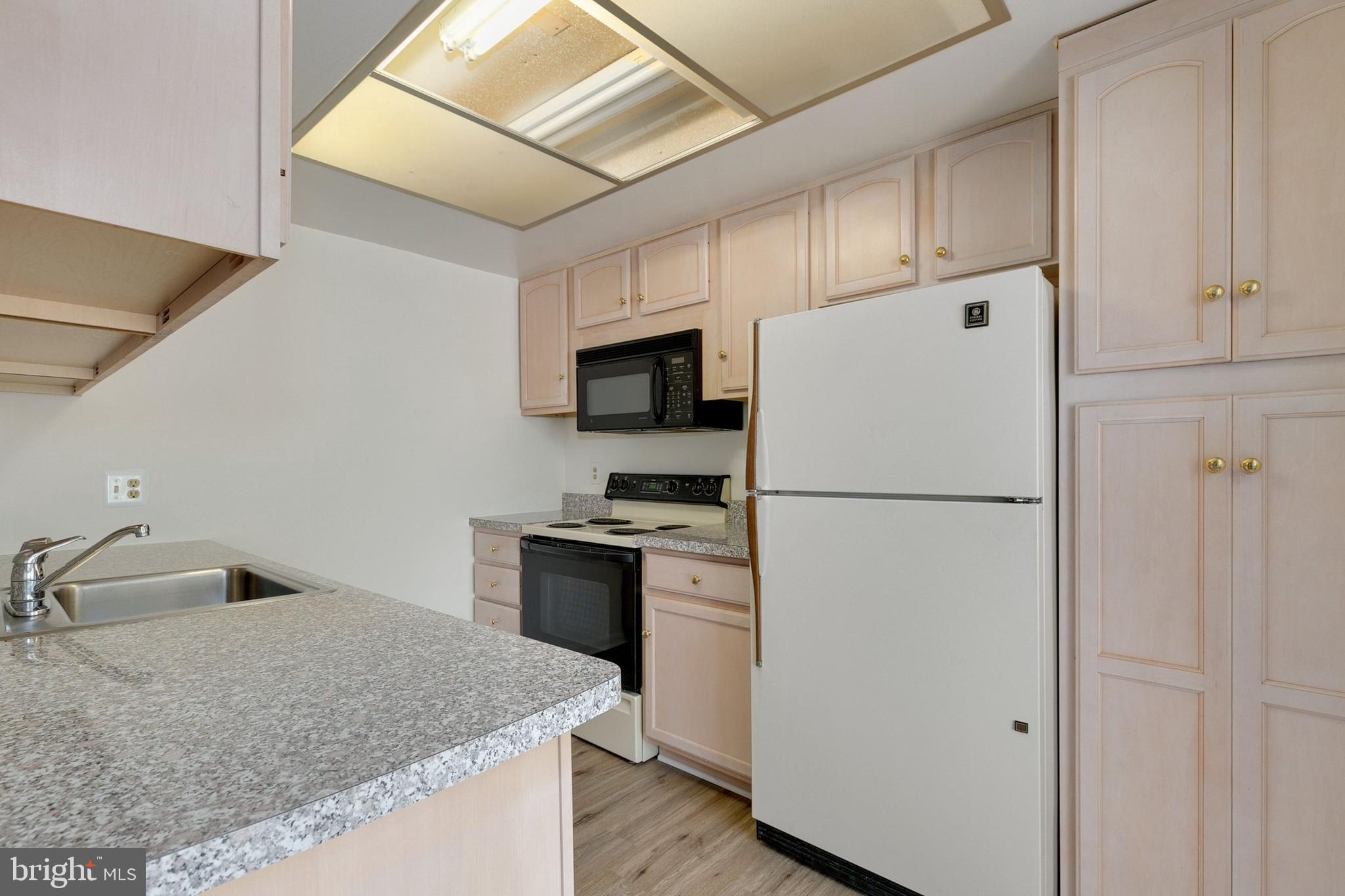 ROSSMOOR MUTUAL #9 - Residential