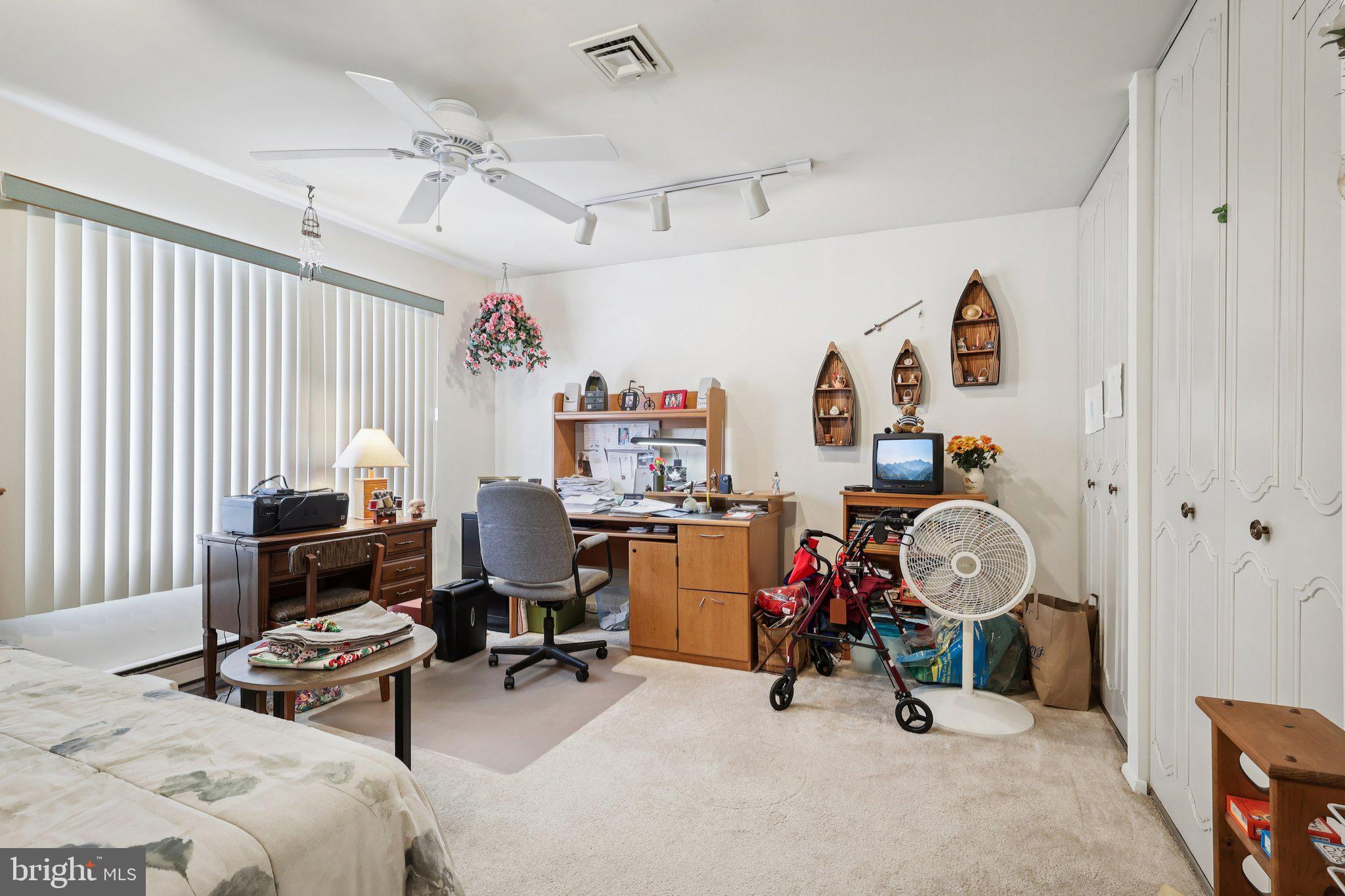 LEISURETOWNE - Residential