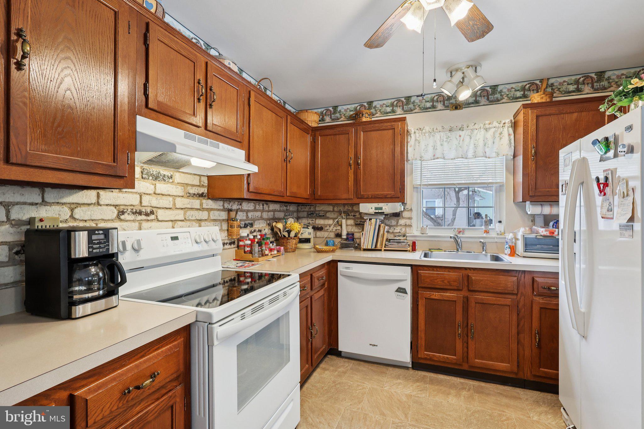 LEISURETOWNE - Residential