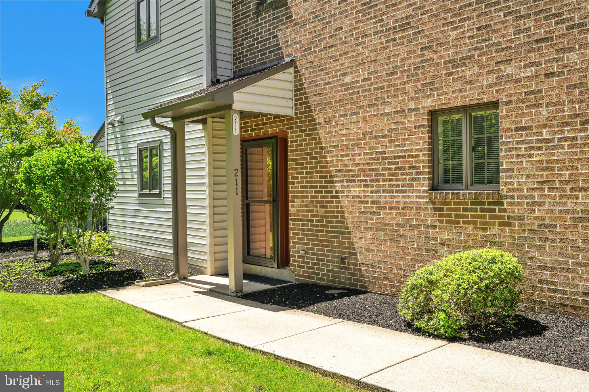 211 BLACK OAK DRIVE