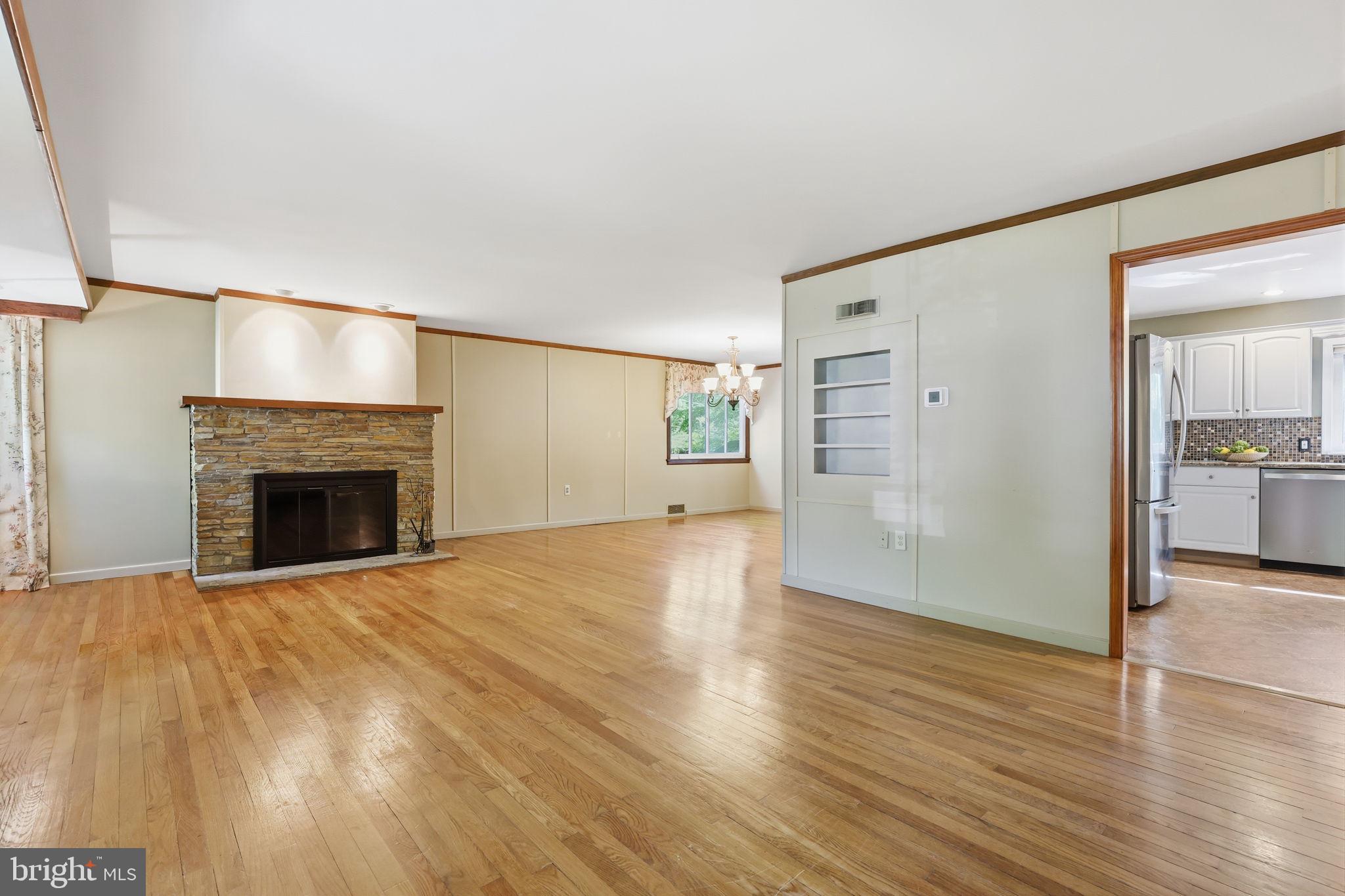 207 W FERRY ROAD