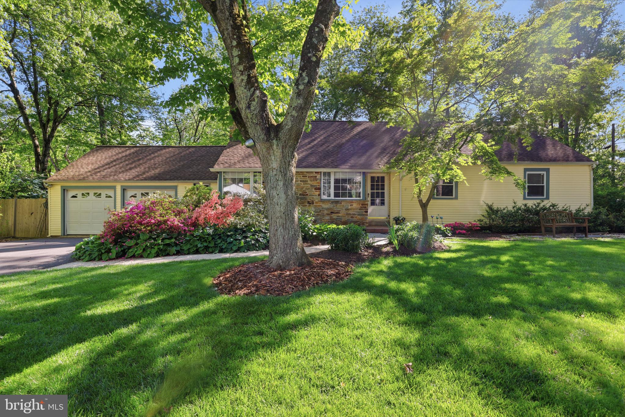 207 W FERRY ROAD