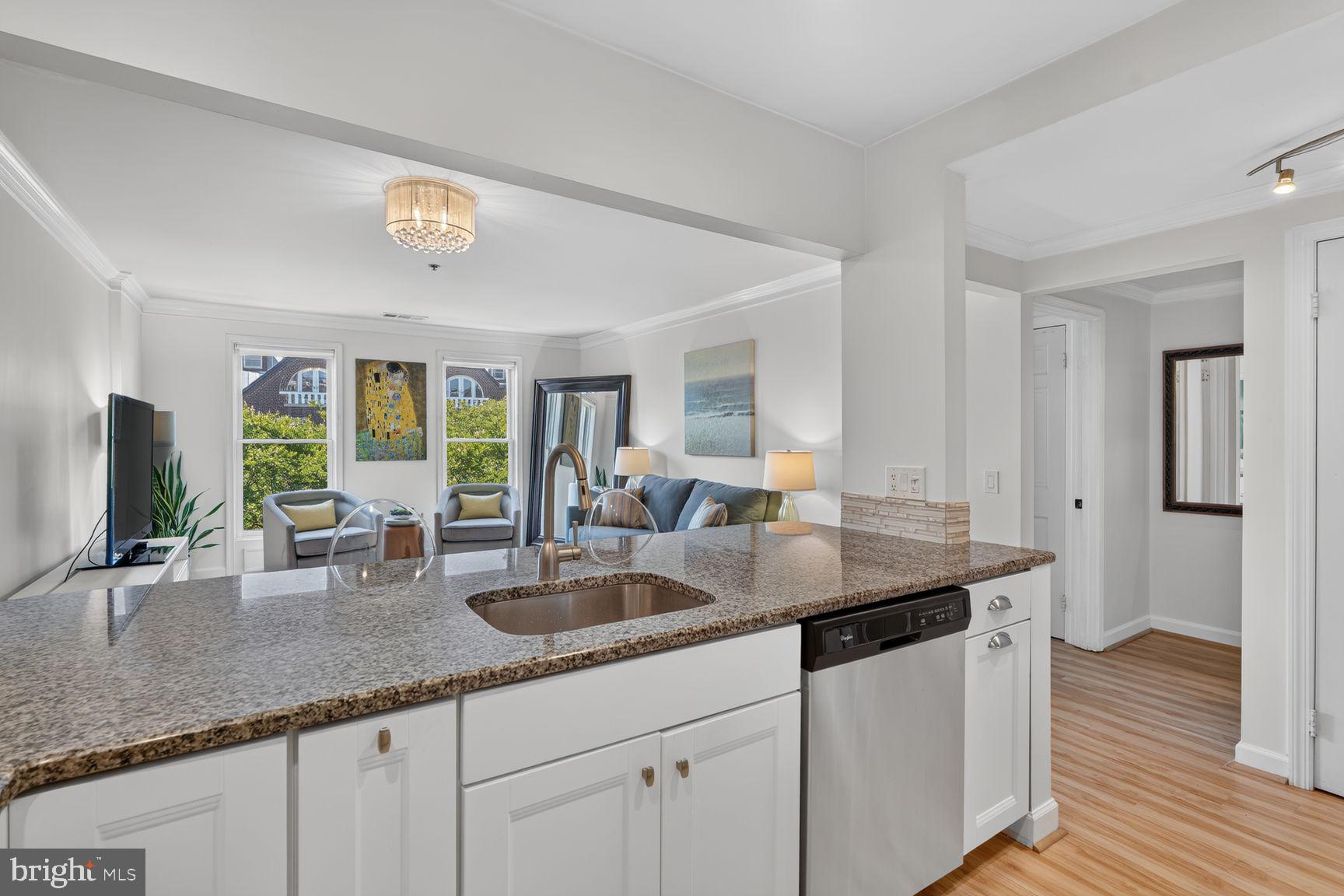125 N LEE STREET DH407