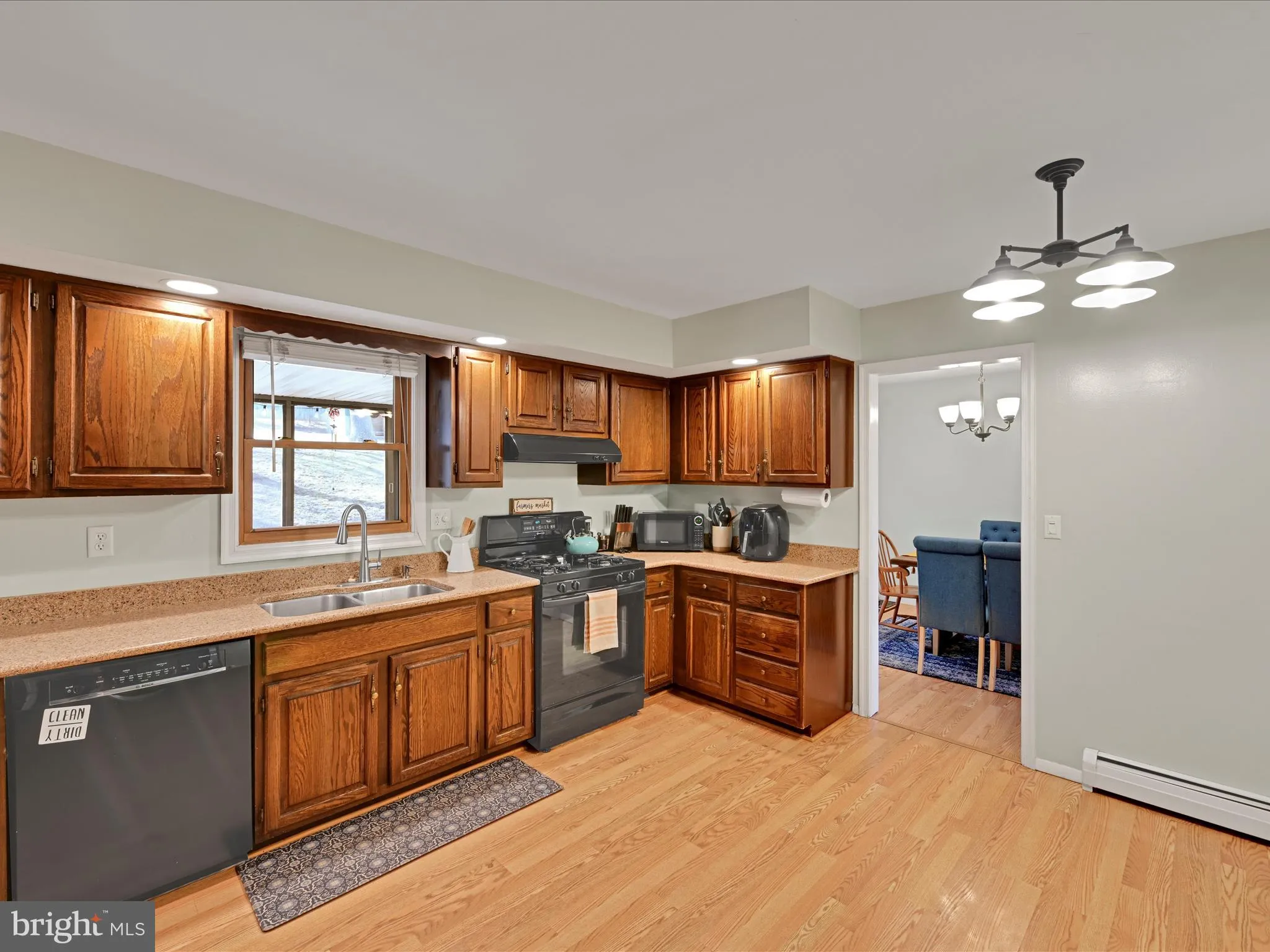 Harrisburg, Pennsylvania 17112, United States, 4 Bedrooms Bedrooms, ,3 BathroomsBathrooms,Residential,Pending,81233