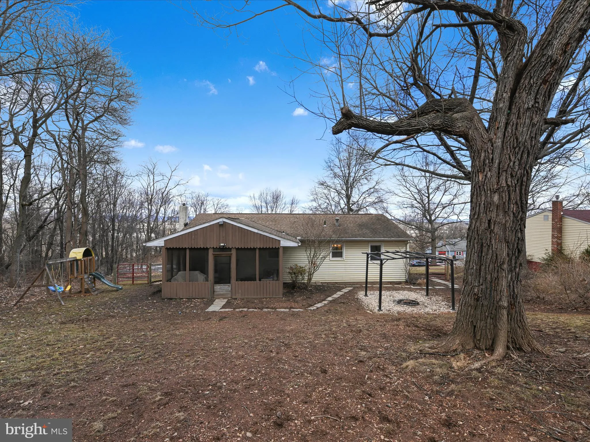 Harrisburg, Pennsylvania 17112, United States, 4 Bedrooms Bedrooms, ,3 BathroomsBathrooms,Residential,Pending,81233