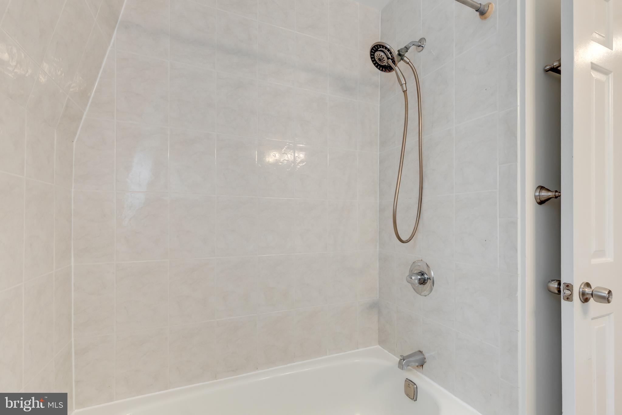 FAIRLINGTON ARBORS - Residential Lease