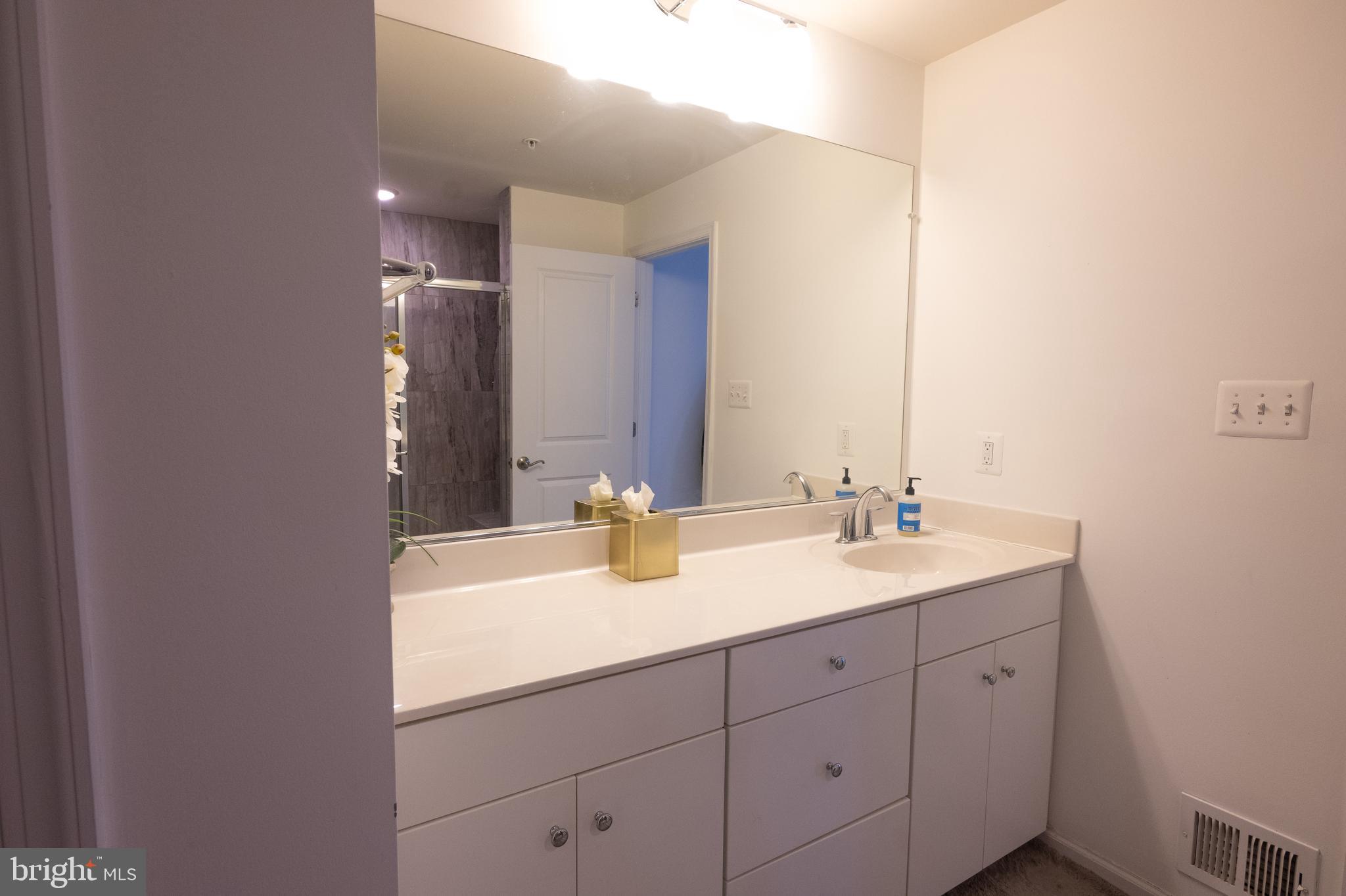 METRO POINTE - Residential