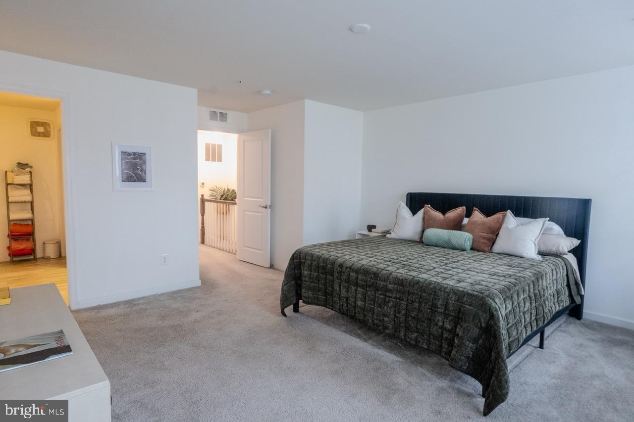 METRO POINTE - Residential