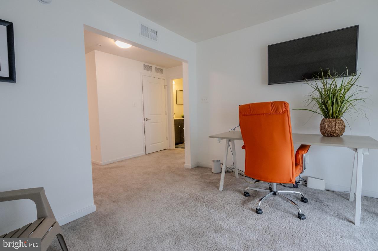 METRO POINTE - Residential