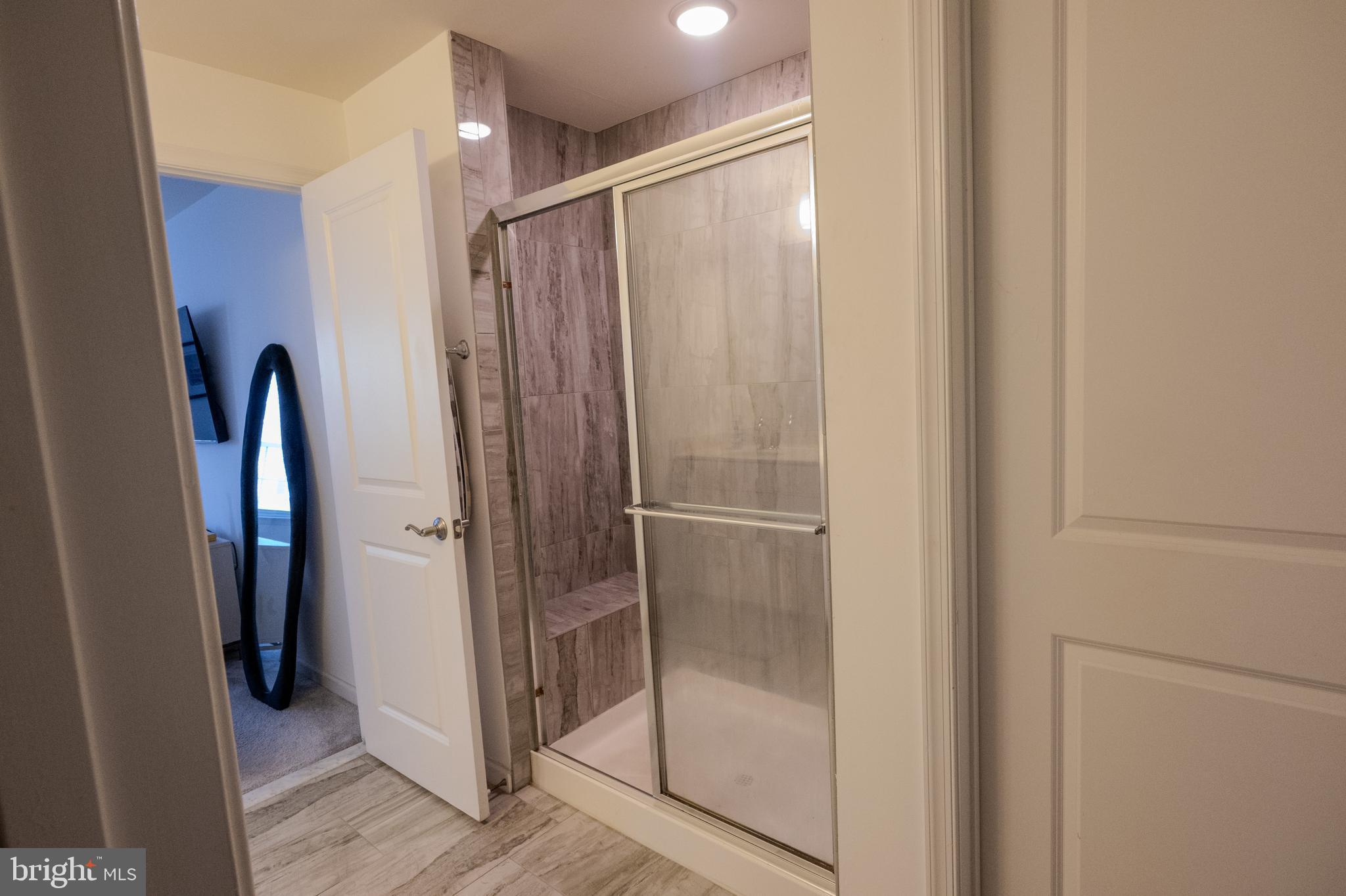 METRO POINTE - Residential